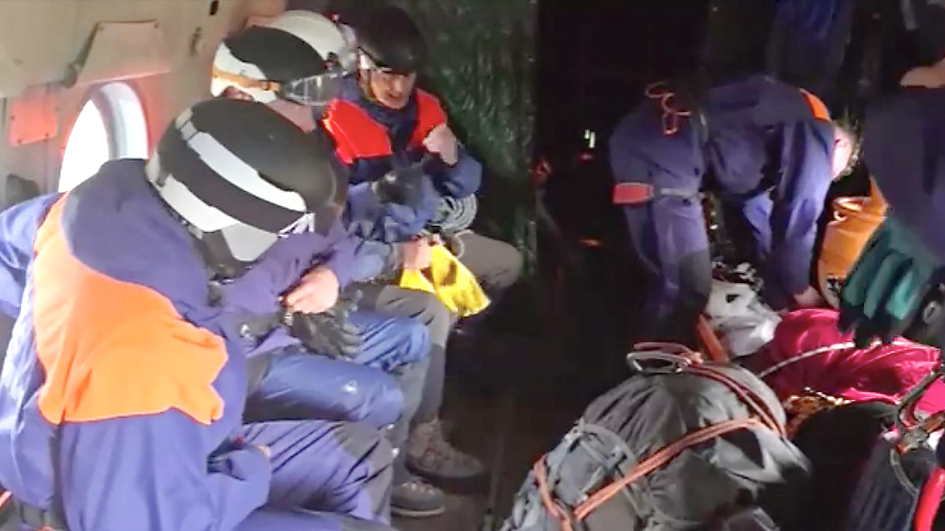 روسيا: العثور على 17 جثة وهيكل المروحية المتحطمة في أقصى الشرق 