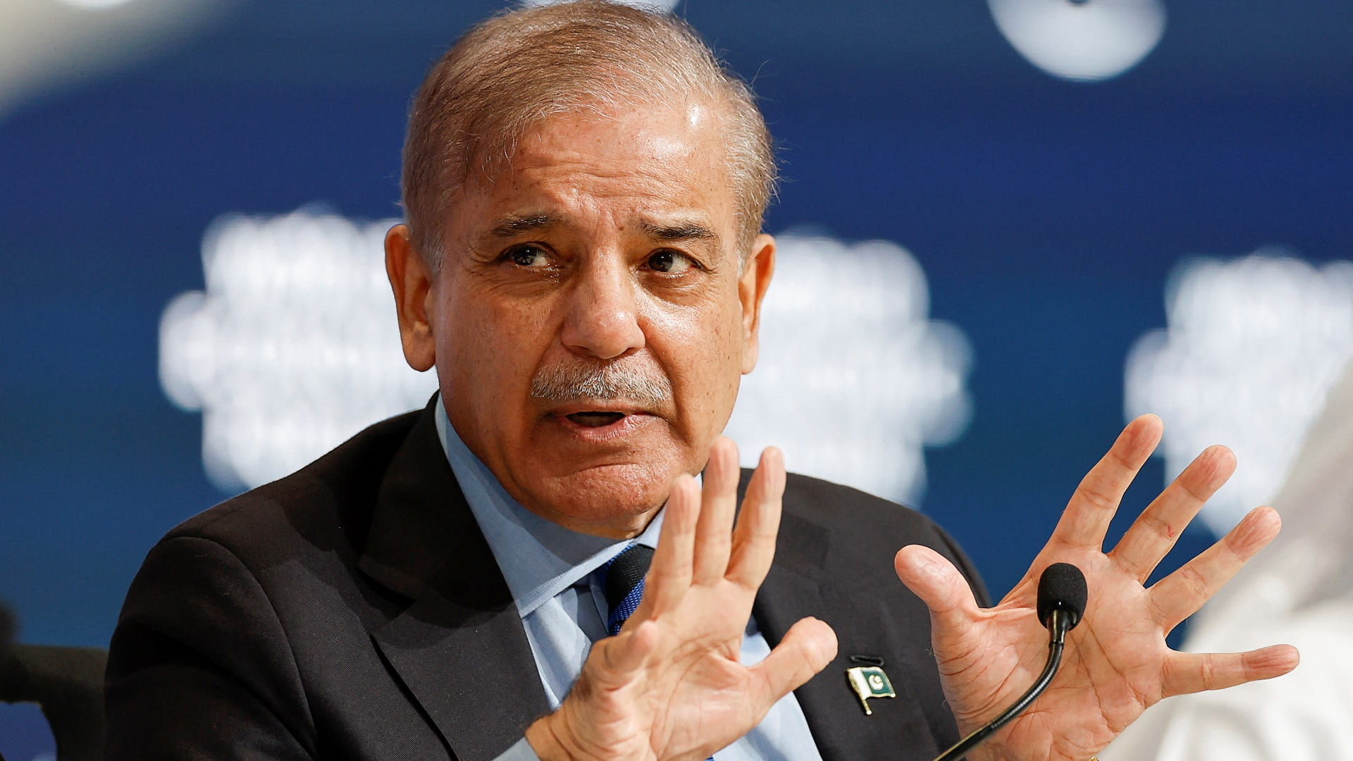 باكستان تعلن العمل على تنفيذ شروط صندوق النقد الدولي لبرنامج قرض 