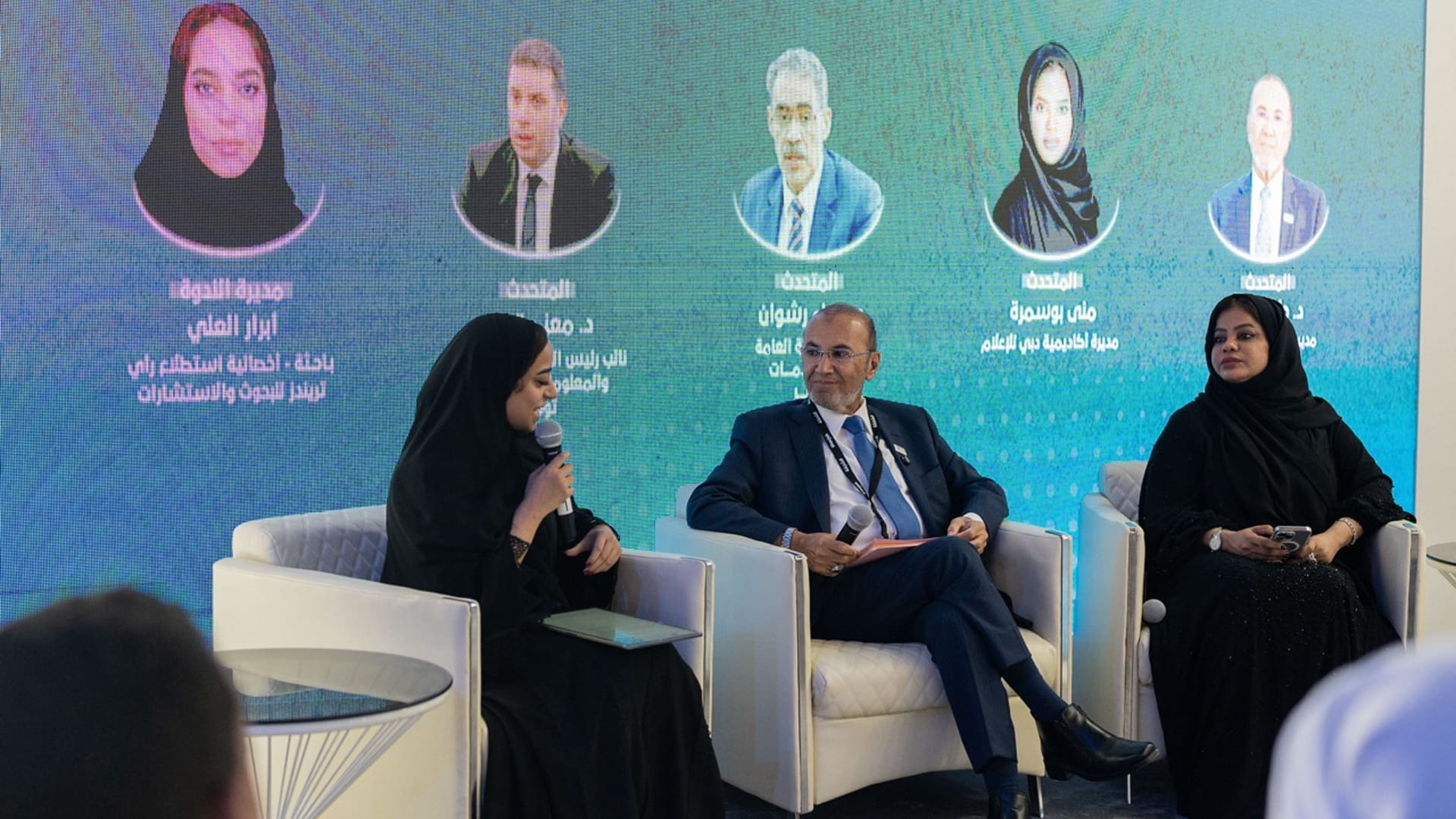 خبراء: الاتصال ضرورة وليس رفاهية وعلى الحكومات أن تستفيد من بحوثه 