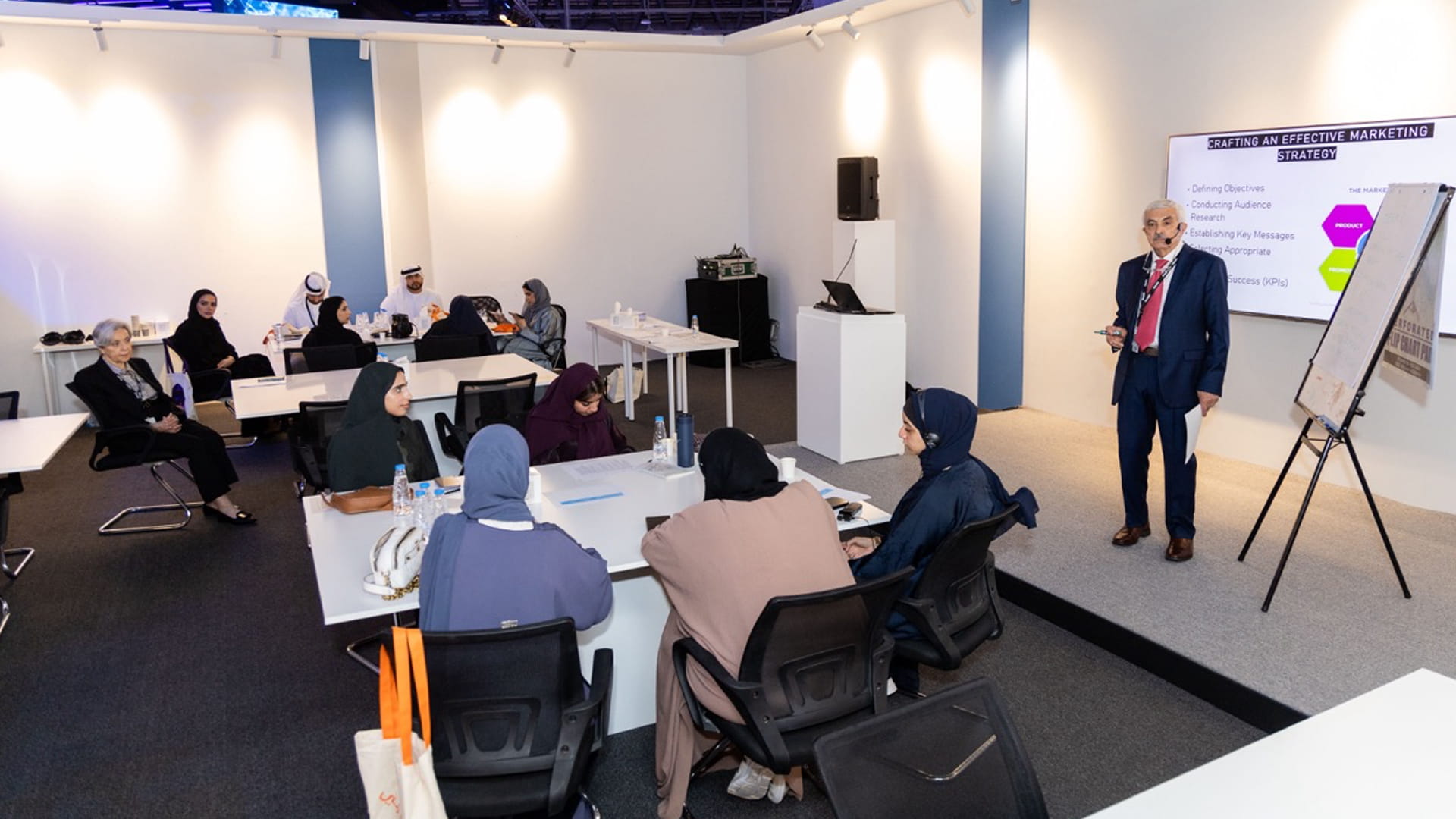  خبراء التسويق يطورون مهاراتهم في التواصل الفعّال بـ"منتدى الاتصال" 