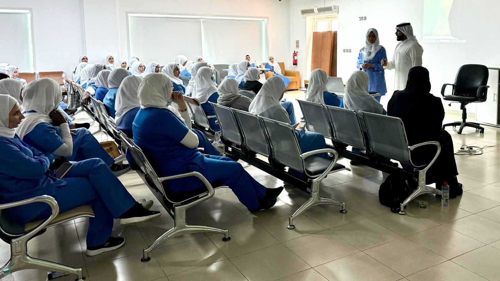 اجتماعية الشارقة توعي الكوادر التعليمية بمظاهر تعرض الطفل للإساءة 