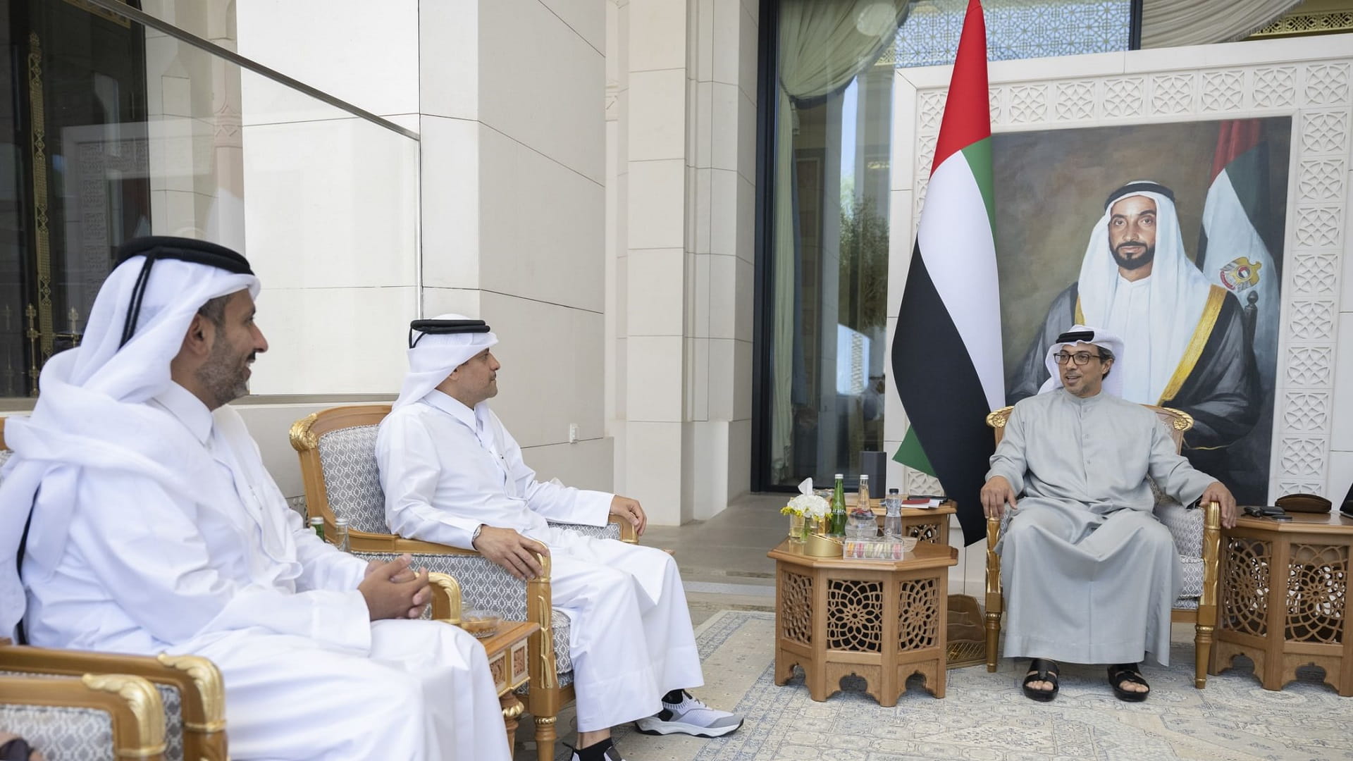 Mansour bin Zayed receives Chief of Amiri Diwan of Qatar 