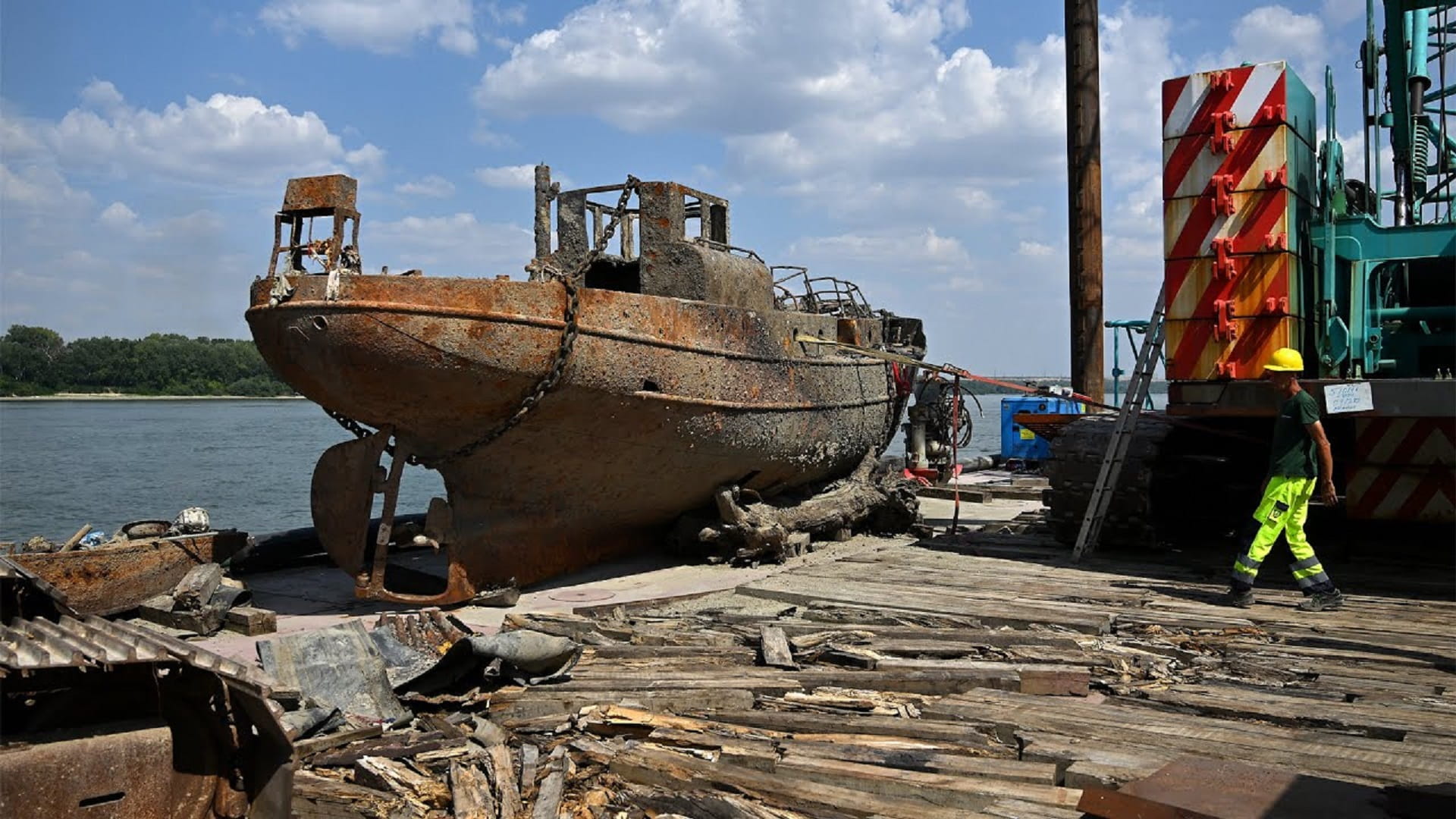 صربيا تباشر انتشال أسطول من السفن النازية الغارقة في نهر الدانوب 