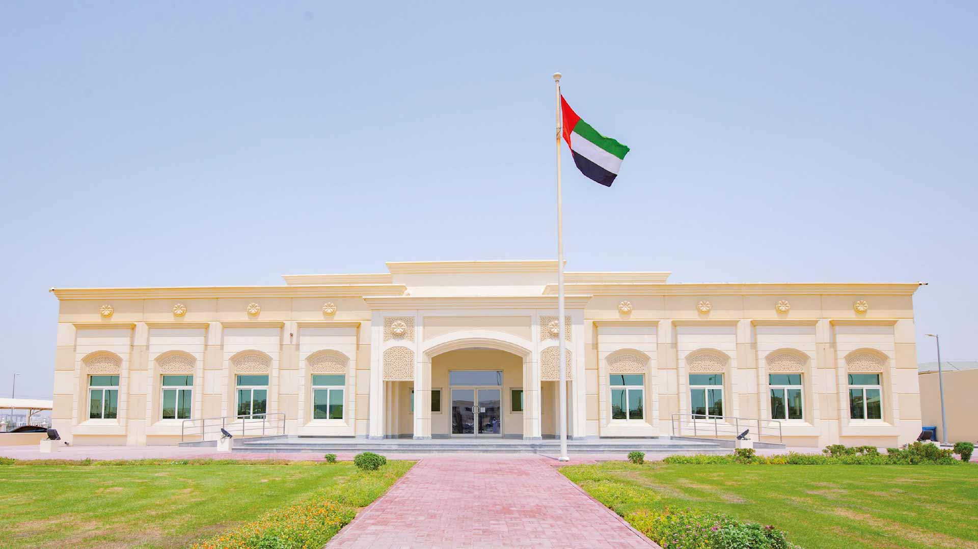 أولياء أمور طلبة دبا الحصن يقدم ورشة بعنوان "الوعي الإلكتروني"   