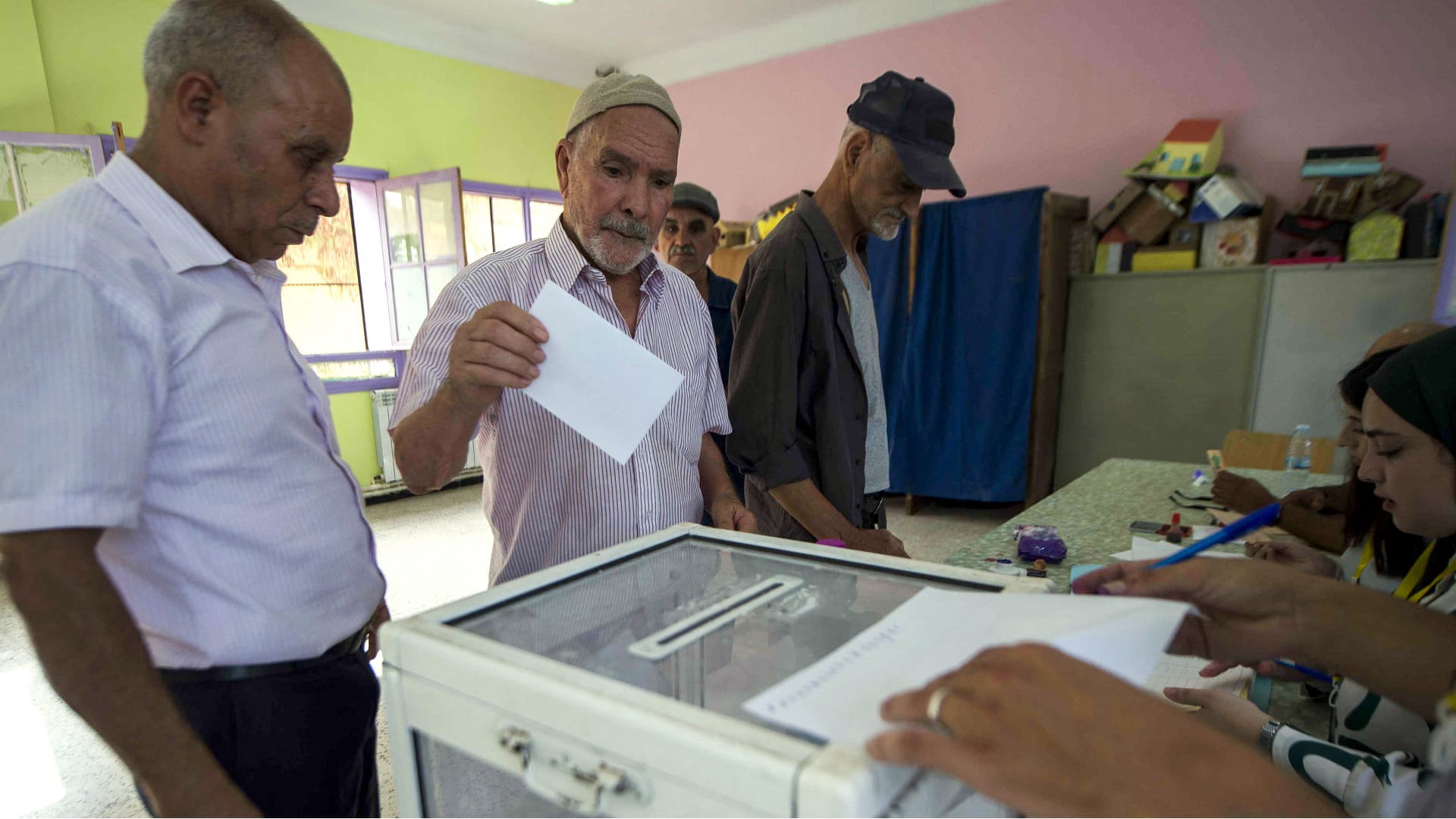 Tebboune poised for victory as Algerians vote 