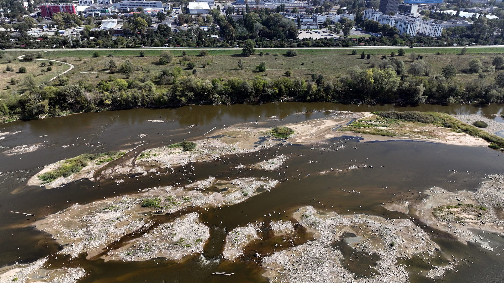 Drought drains Poland’s water, rivers low 