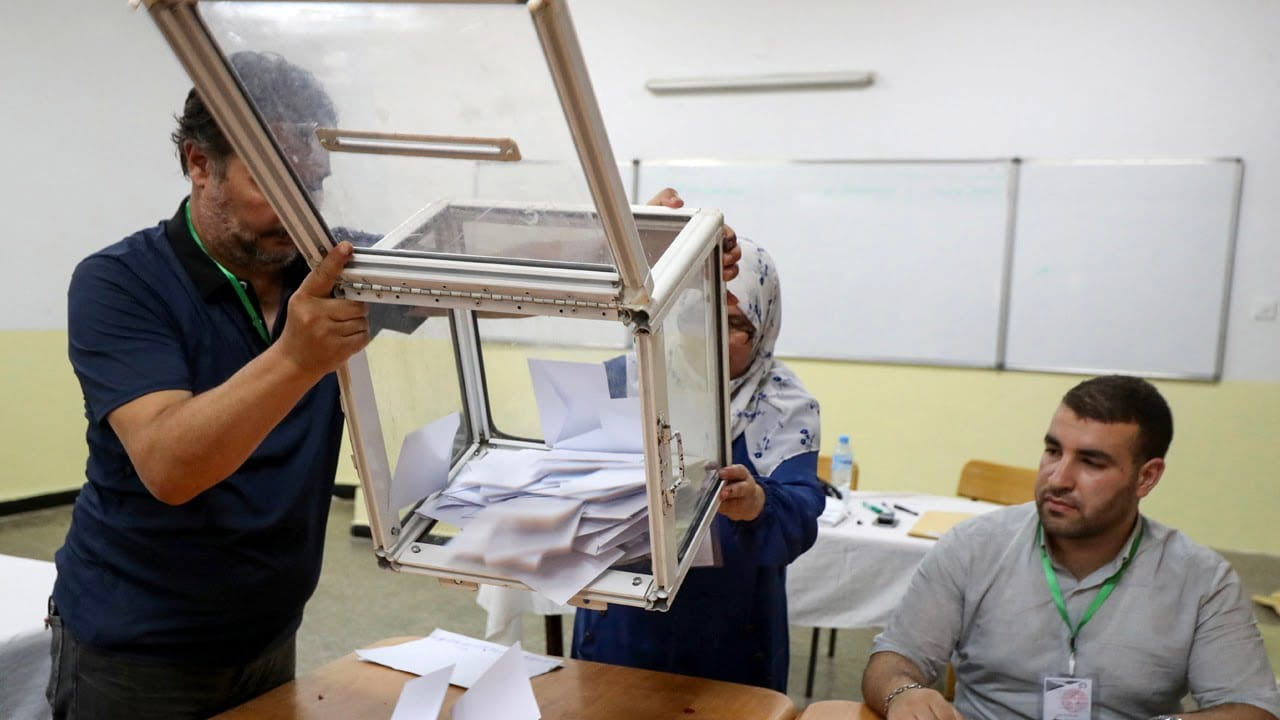 وسط إقبال ضعيف.. ترقب نتائج انتخابات الجزائر مع توقع فوز تبون 