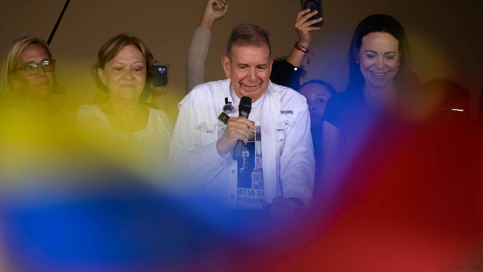 طالباً اللجوء السياسي.. مرشح المعارضة الفنزويلية يتجه إلى إسبانيا 