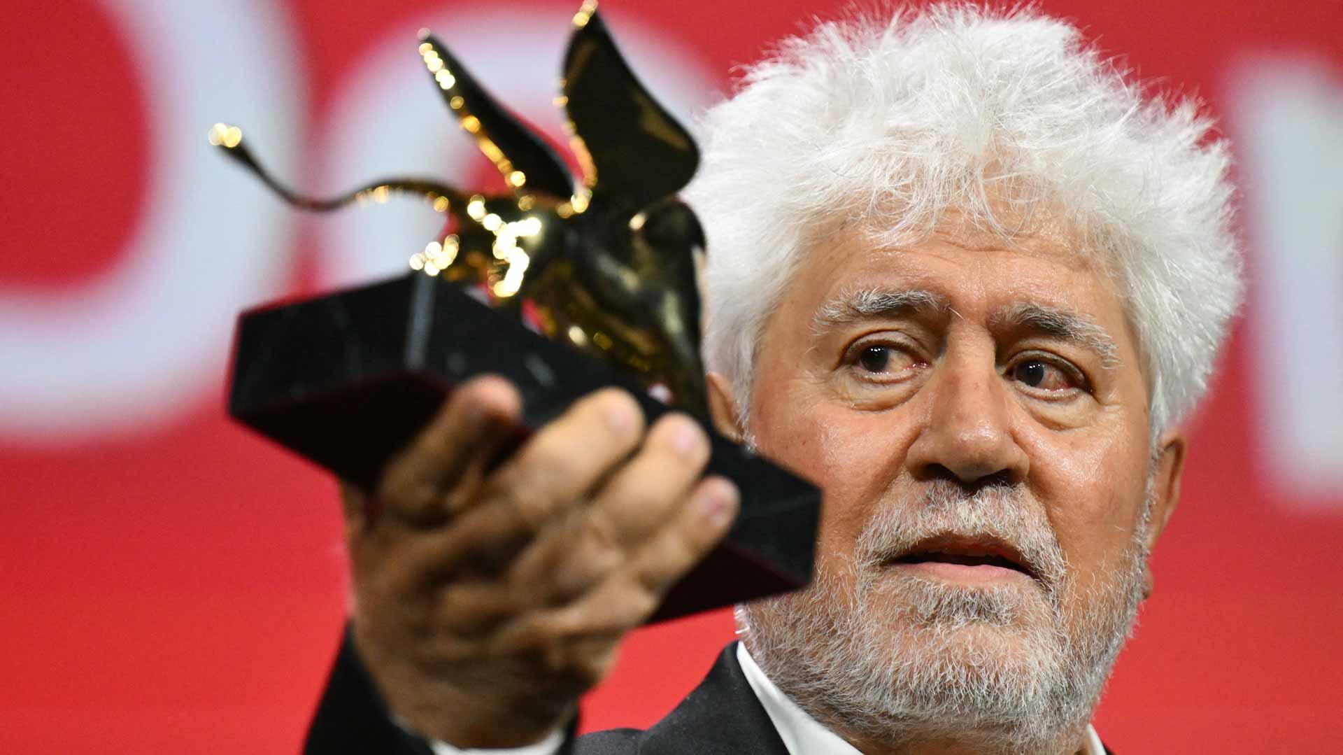 بعد طول حرمان..مهرجان البندقية ينصف ألمودوفار بجائزة الأسد الذهبي