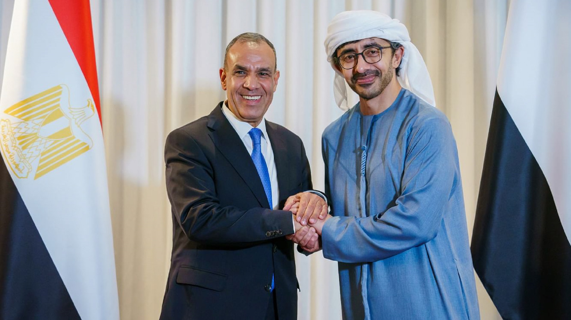 UAE, Egypt FMs discus consolidating bilateral relations 