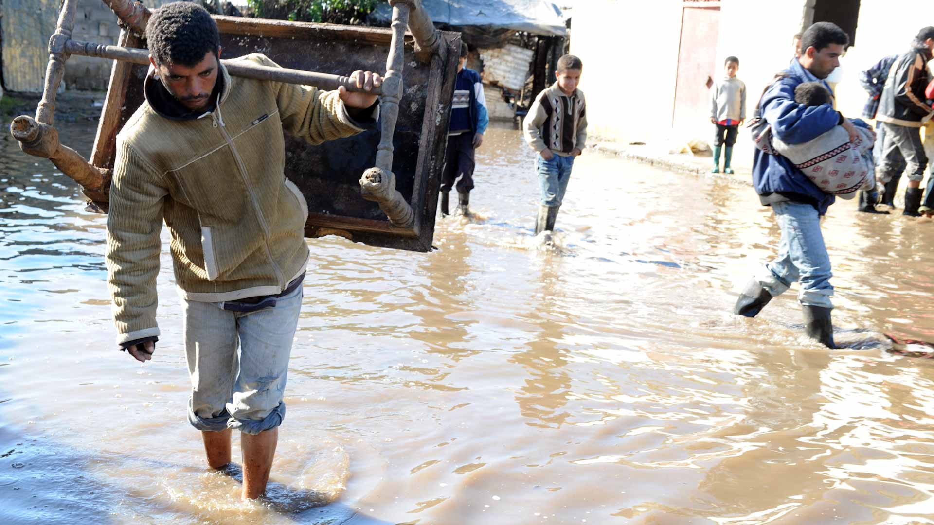 في المغرب..السيول العارمة تودي بحياة 11 وتحيل 9 لقائمة المفقودين  
