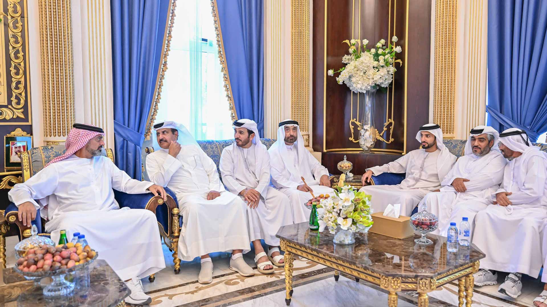 عمار النعيمي يقدم واجب العزاء في وفاة عبد الله سلطان بن غليطة 