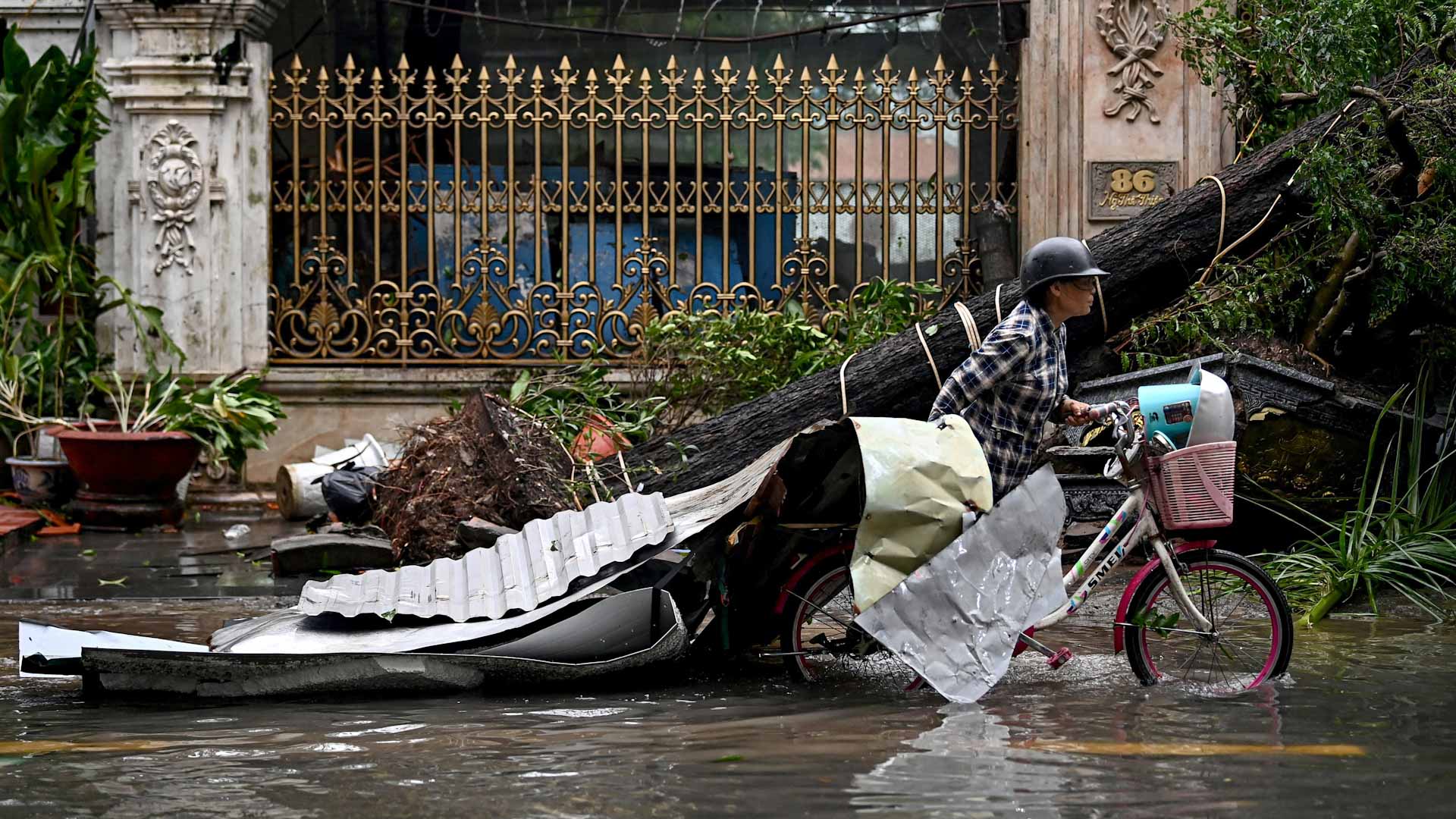 وسط مخاوف من فيضانات.. حصيلة الإعصار ياغي في فيتنام تقفز إلى 141 