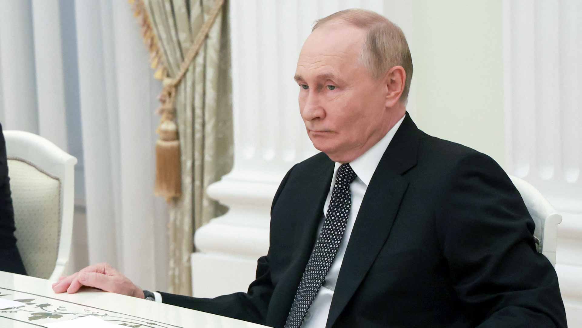 بوتين:عليناالتفكيرفي الحد من صادرات اليورانيوم والتيتانيوم والنيكل 