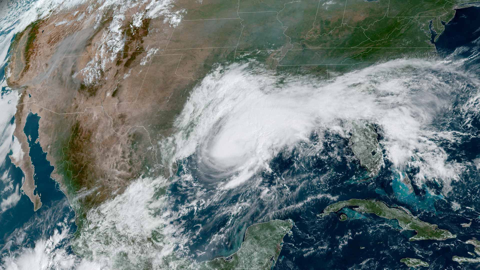 إعصار فرنسين يهدد لويزيانا والسلطات تصدر أوامر بإجلاء السكان 