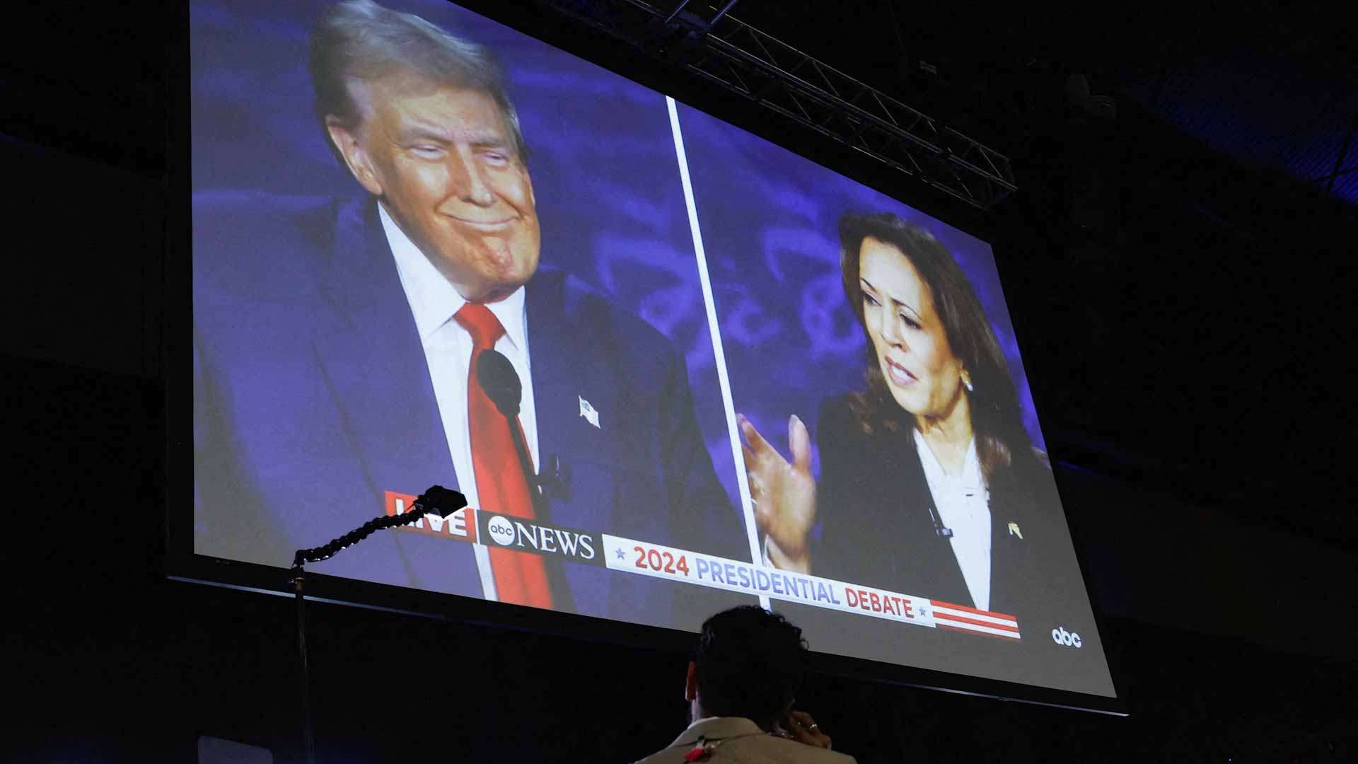 أسهم شركات ترامب تتأرجح بعد مناظرة نارية مع هاريس