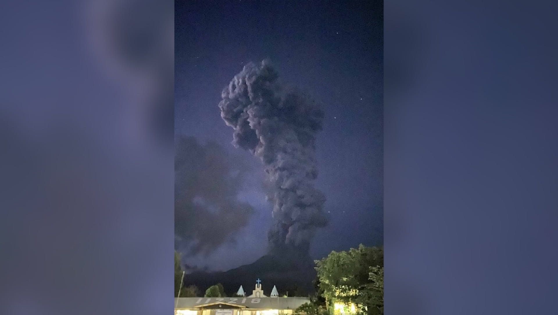 Hundreds flee after Philippine volcano warning