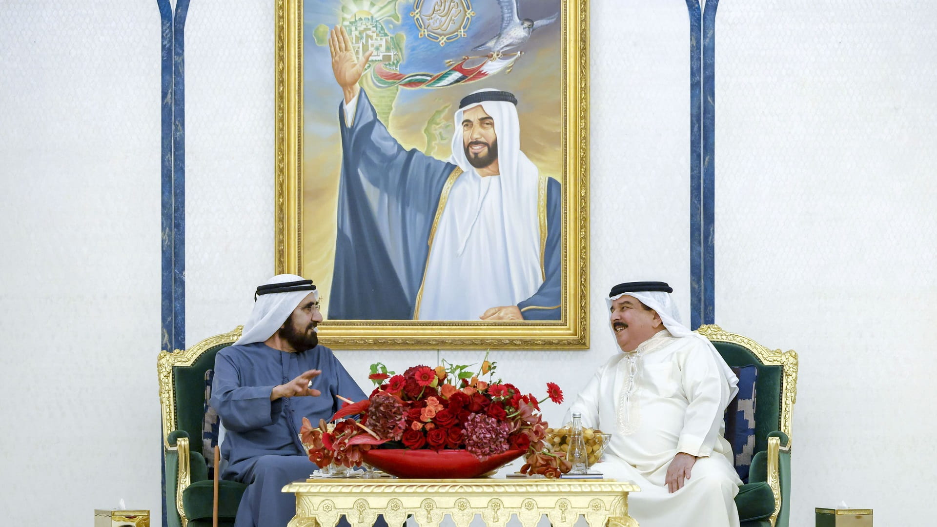 Mohammed bin Rashid meets with King of Bahrain in AD 