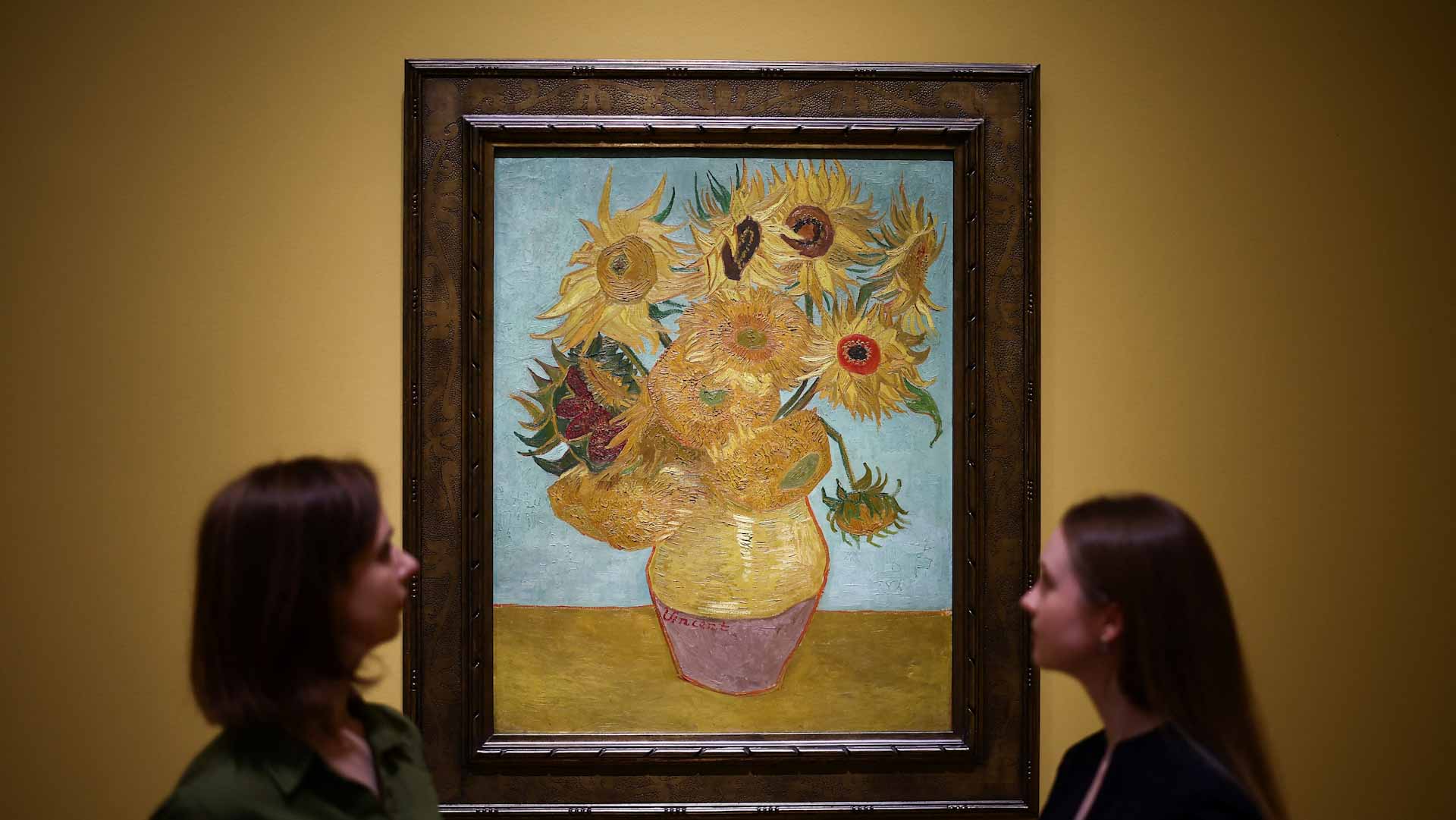 Van Gogh 'Sunflowers' brought together in London show 