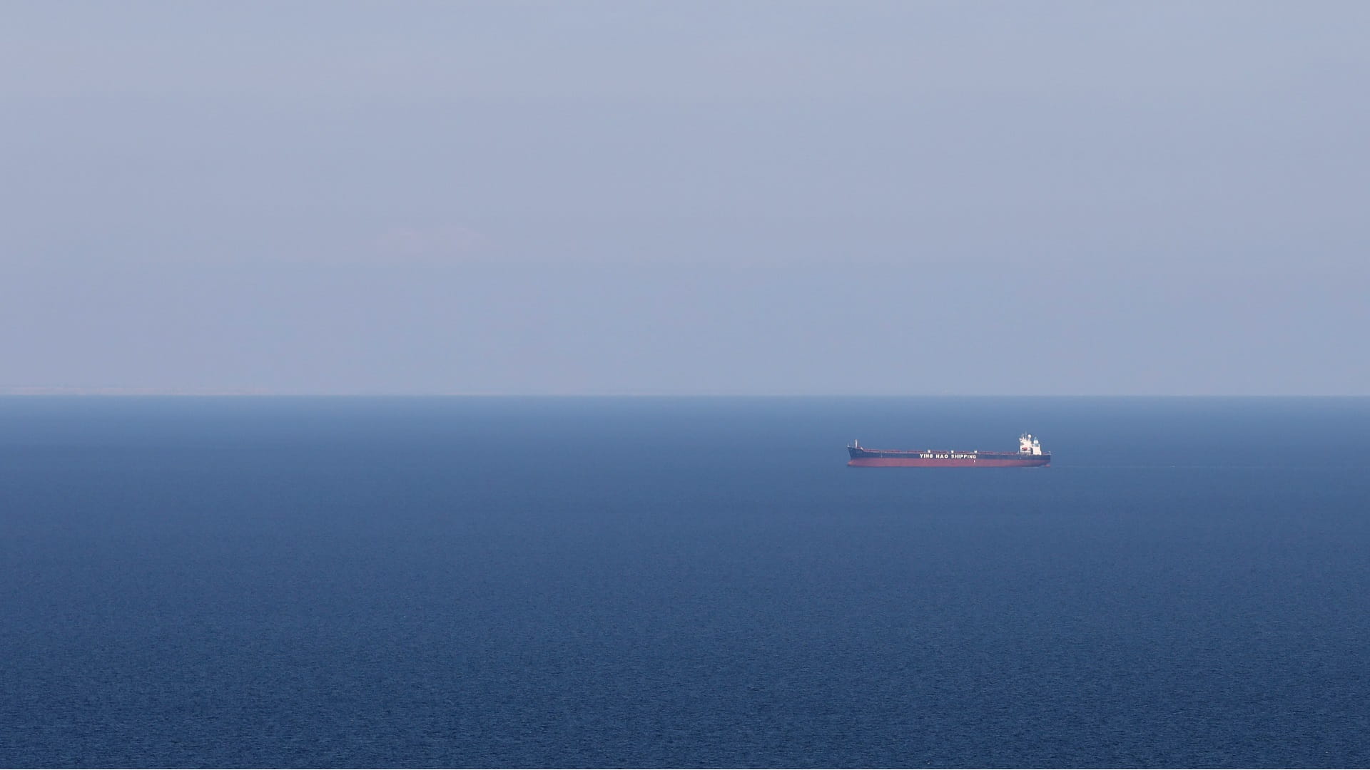 في طريقها إلى مصر.. صاروخ روسي يصيب سفينة شحن قمح في البحر الأسود 