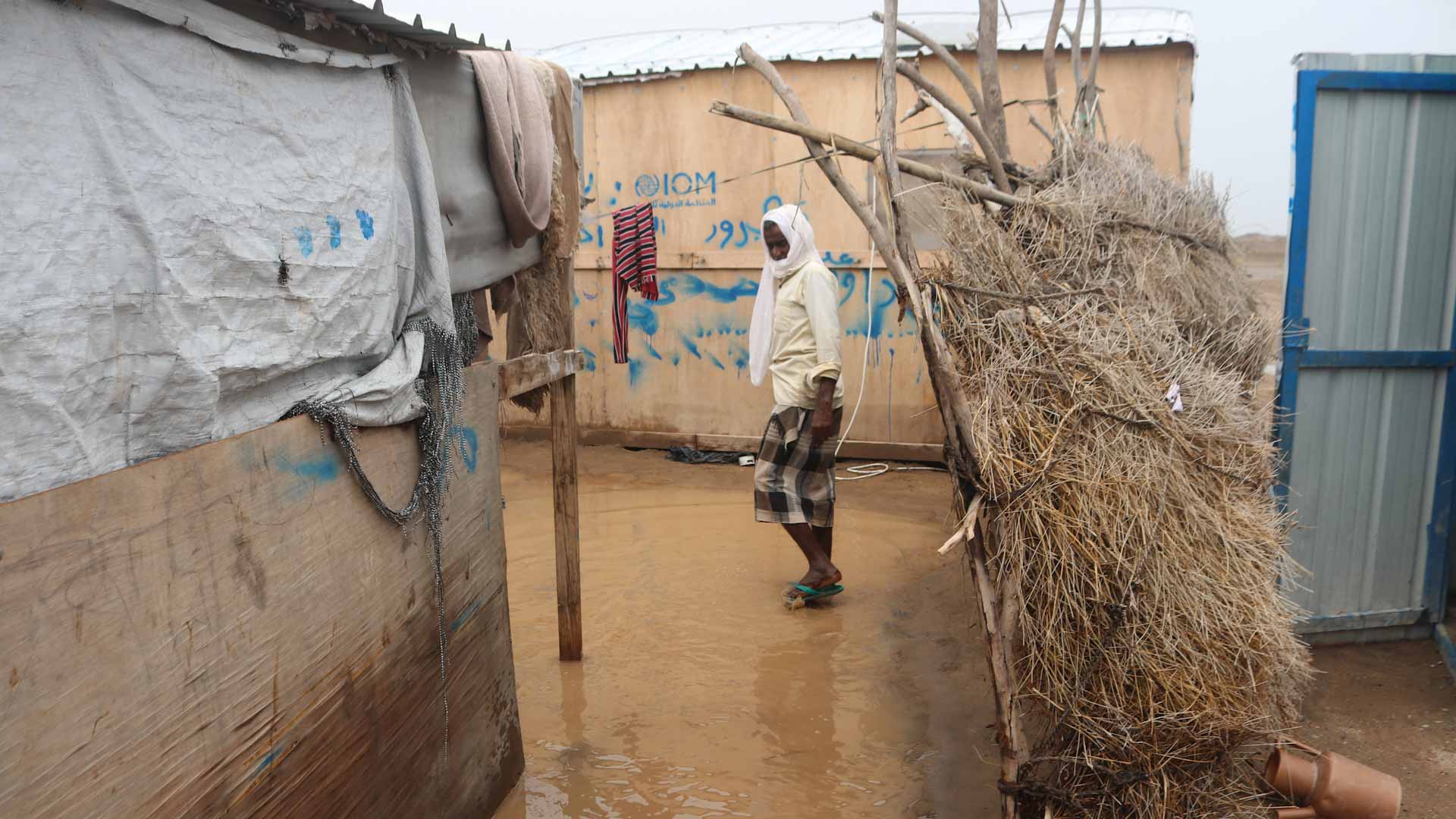 في مأساة جديدة.. سيول عارمة وأمطار غير مسبوقة تفاقم بؤس اليمنيين 