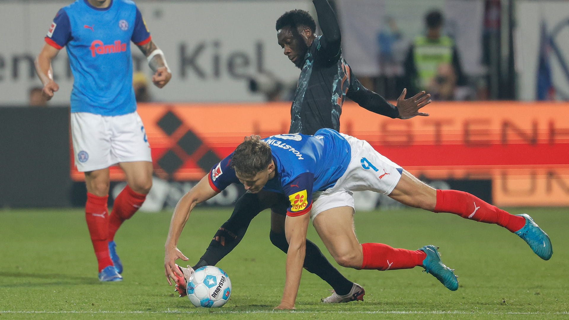 بايرن ميونخ يمزق شباك هولشتاين بسداسية في الدوري الألماني  