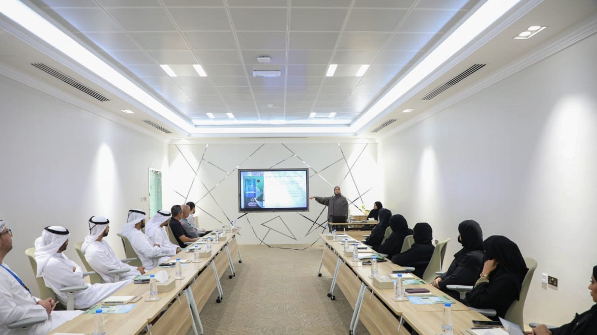 بلدية دبا الحصن تنظم ورشاً توعوية بطرق التعامل السليم مع النفايات 