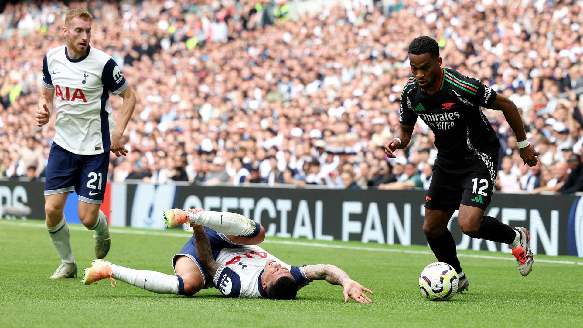 Arsenal show strength in derby win at Tottenham