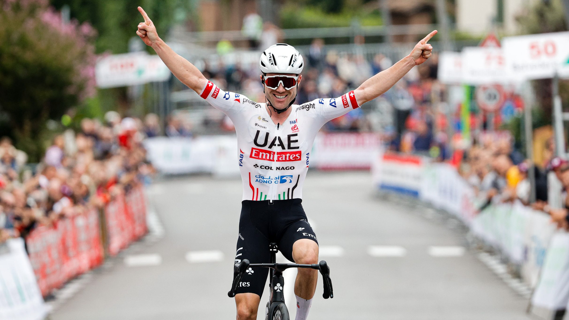 "الإمارات للدراجات" يواصل انتصاراته ويتصدر سباق ميموريال بانتاني 