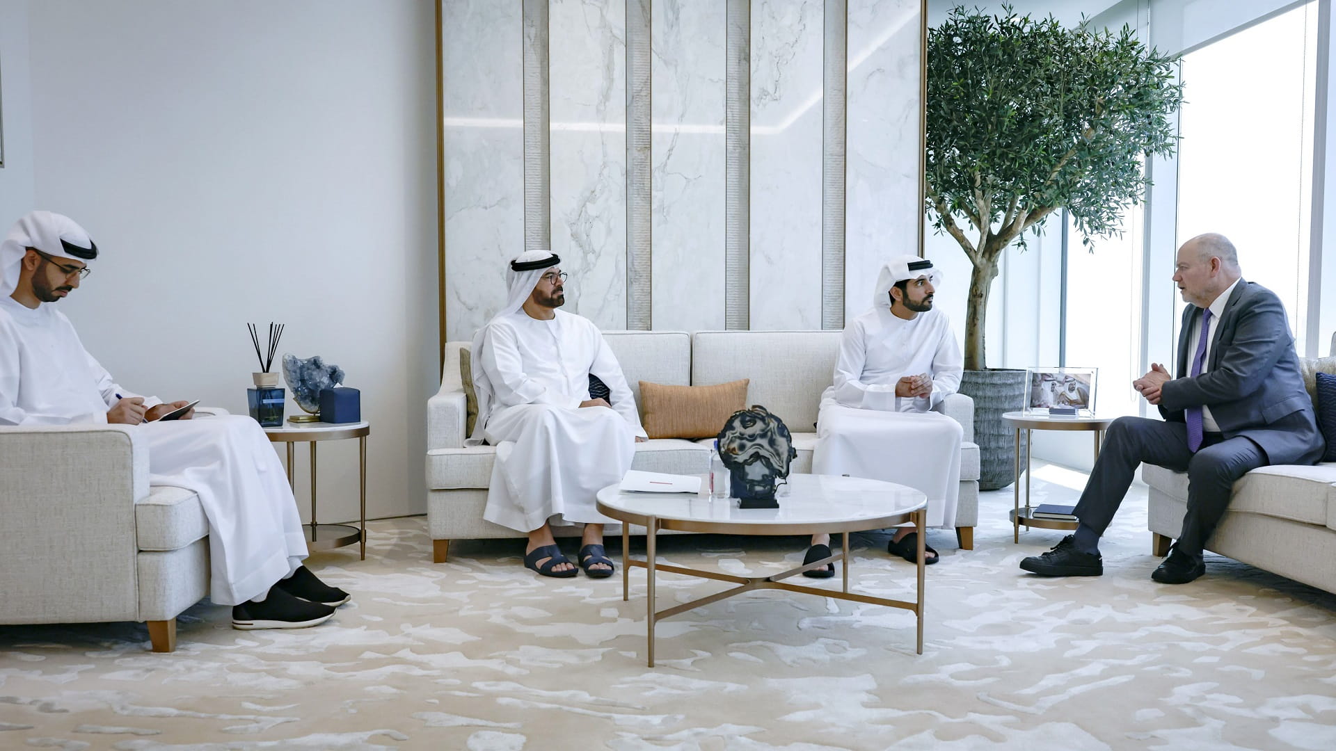 Hamdan bin Mohammed meets with Chairman & CEO of CNN Worldwide 
