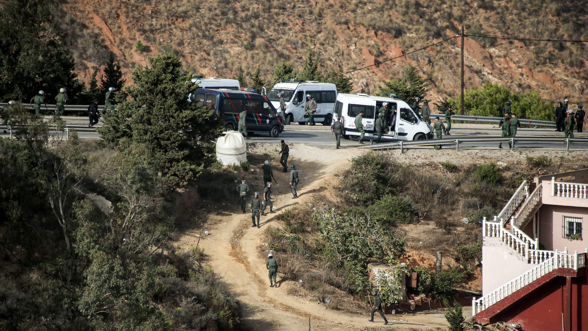 المغرب يمنع وصول مئات المهاجرين غير الشرعيين إلى إسبانيا 