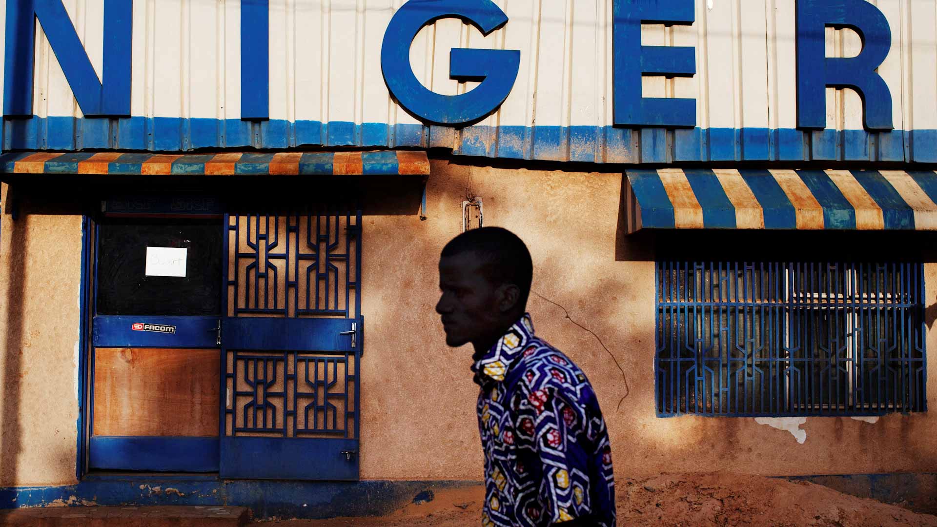 يجر أذيال الخيبة.. الجيش الأميركي يعلن اكتمال انسحابه من النيجر