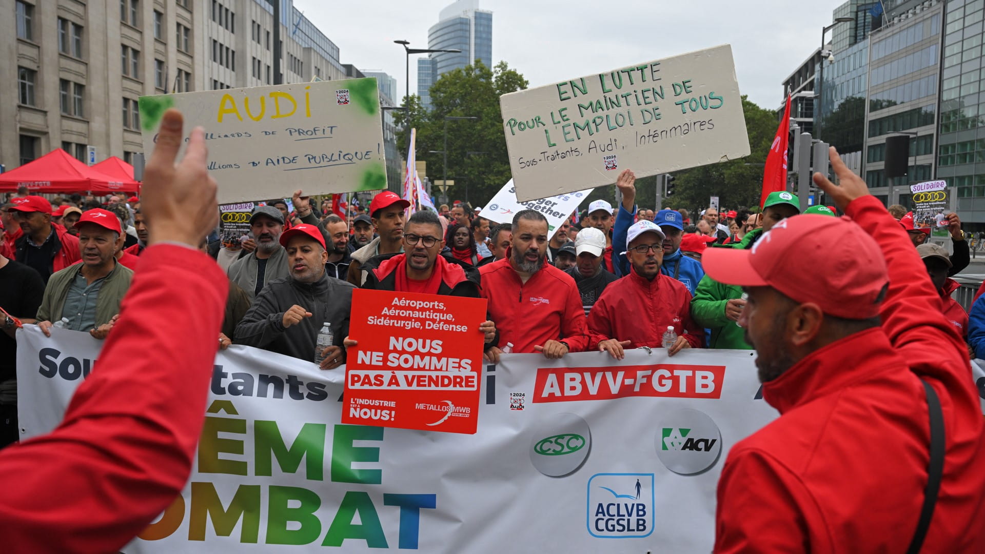 في بروكسل.. الآلاف يتظاهرون احتجاجاً على إغلاق مصانع سيارات أودي 