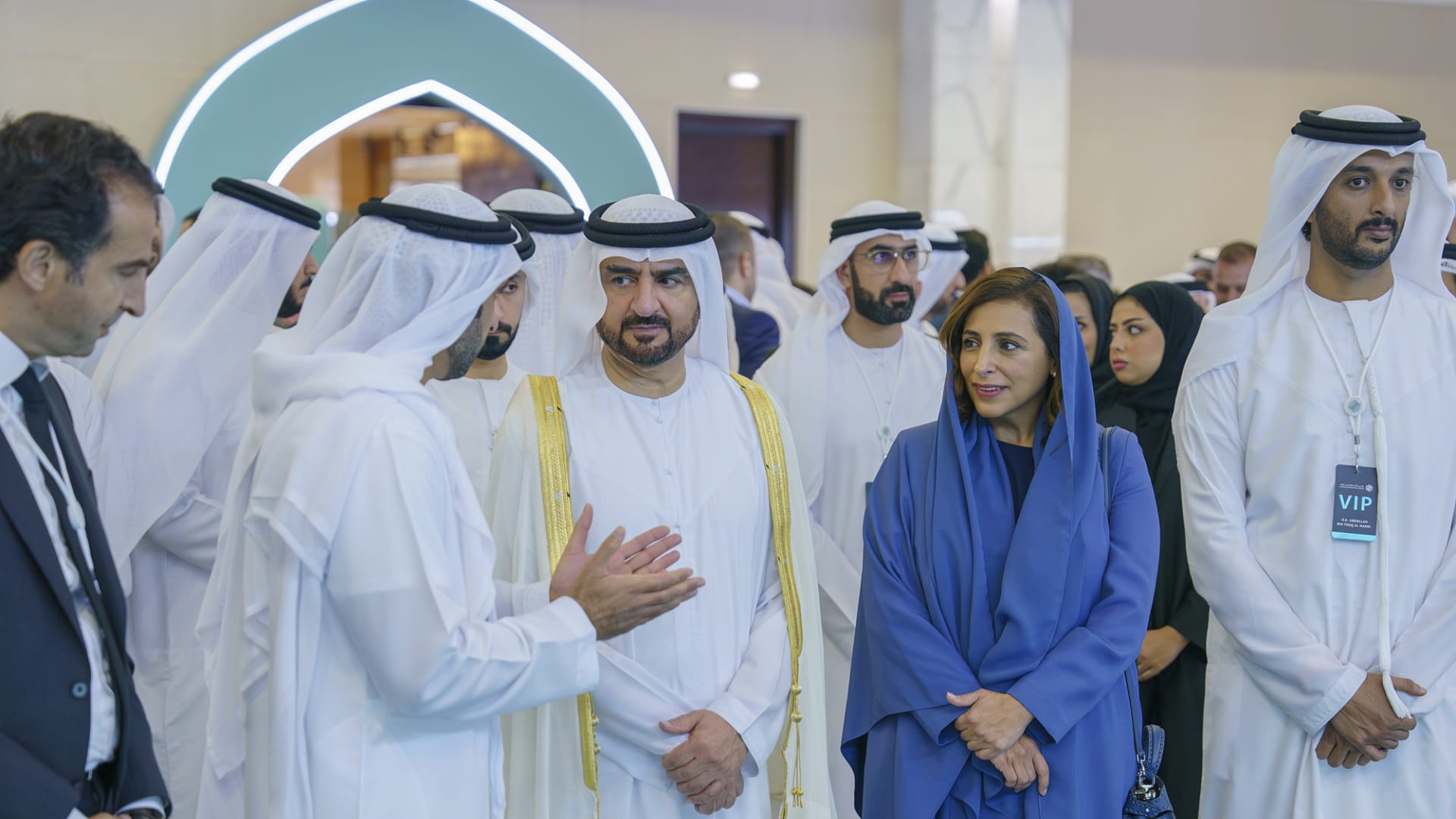 عبد الله بن سالم يشهد إطلاق أول رخصة تجارية عبر الذكاء الاصطناعي