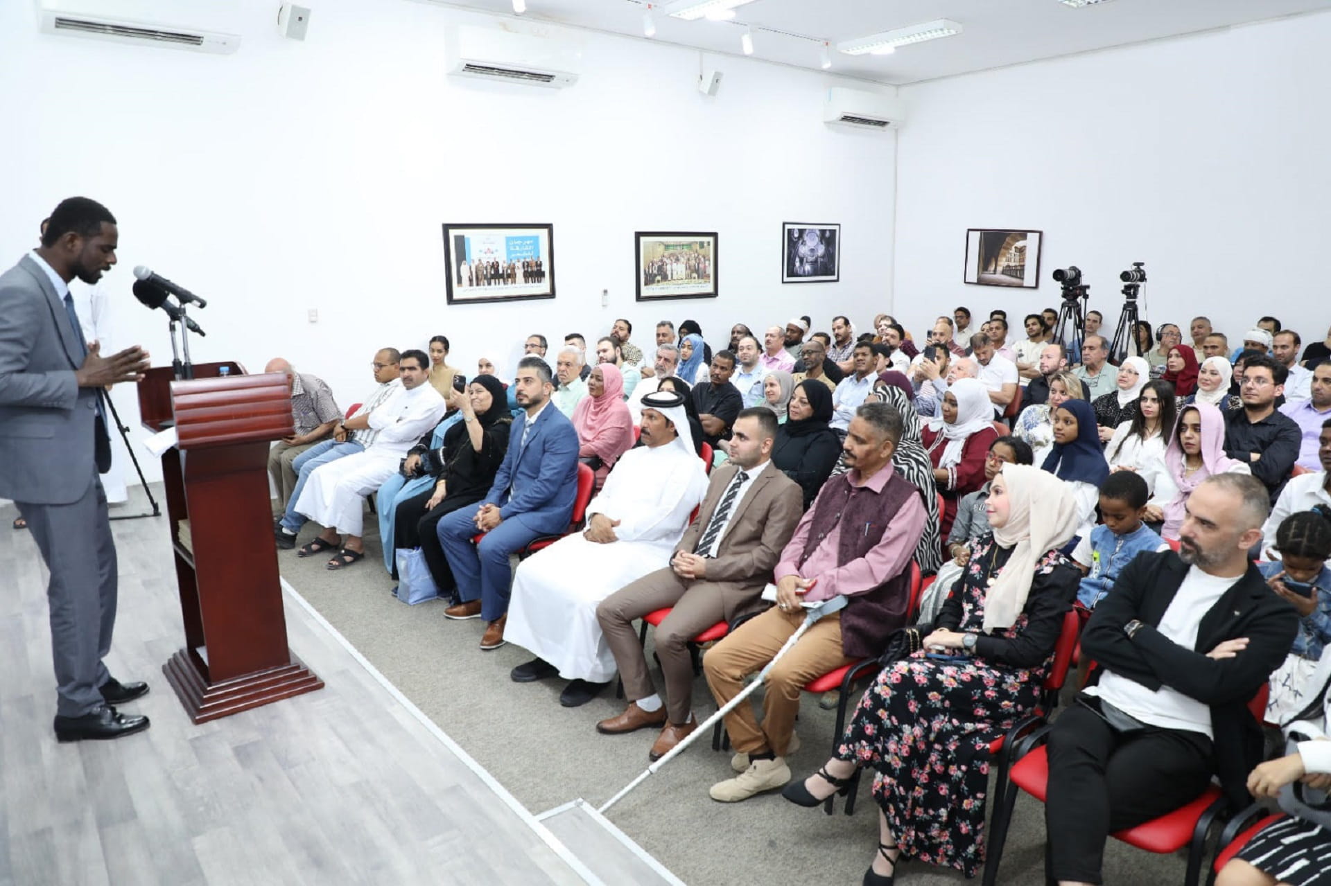 قصائد على ضفاف الغربة والحنين في بيت الشعر بالشارقة 
