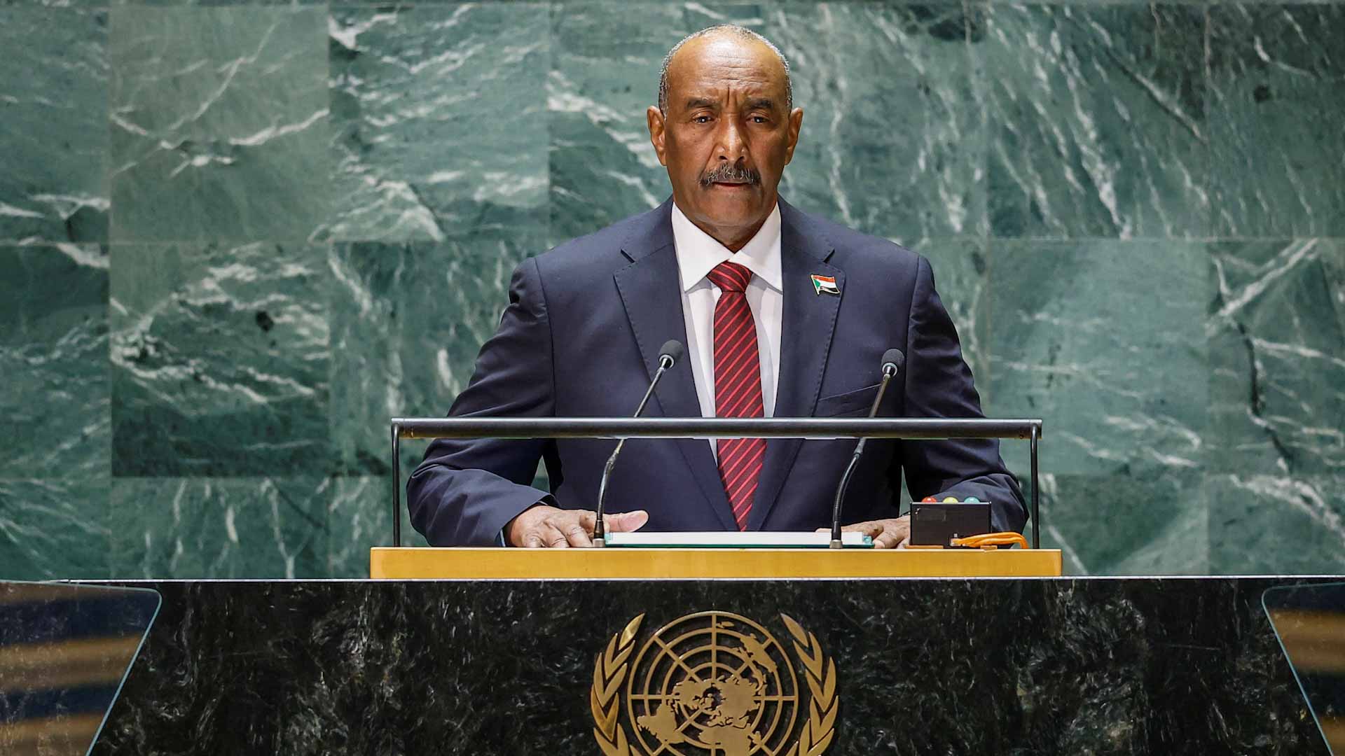 رداً على دعوة بايدن.. طرفا الحرب بالسودان يؤيدان المساعي السلمية 