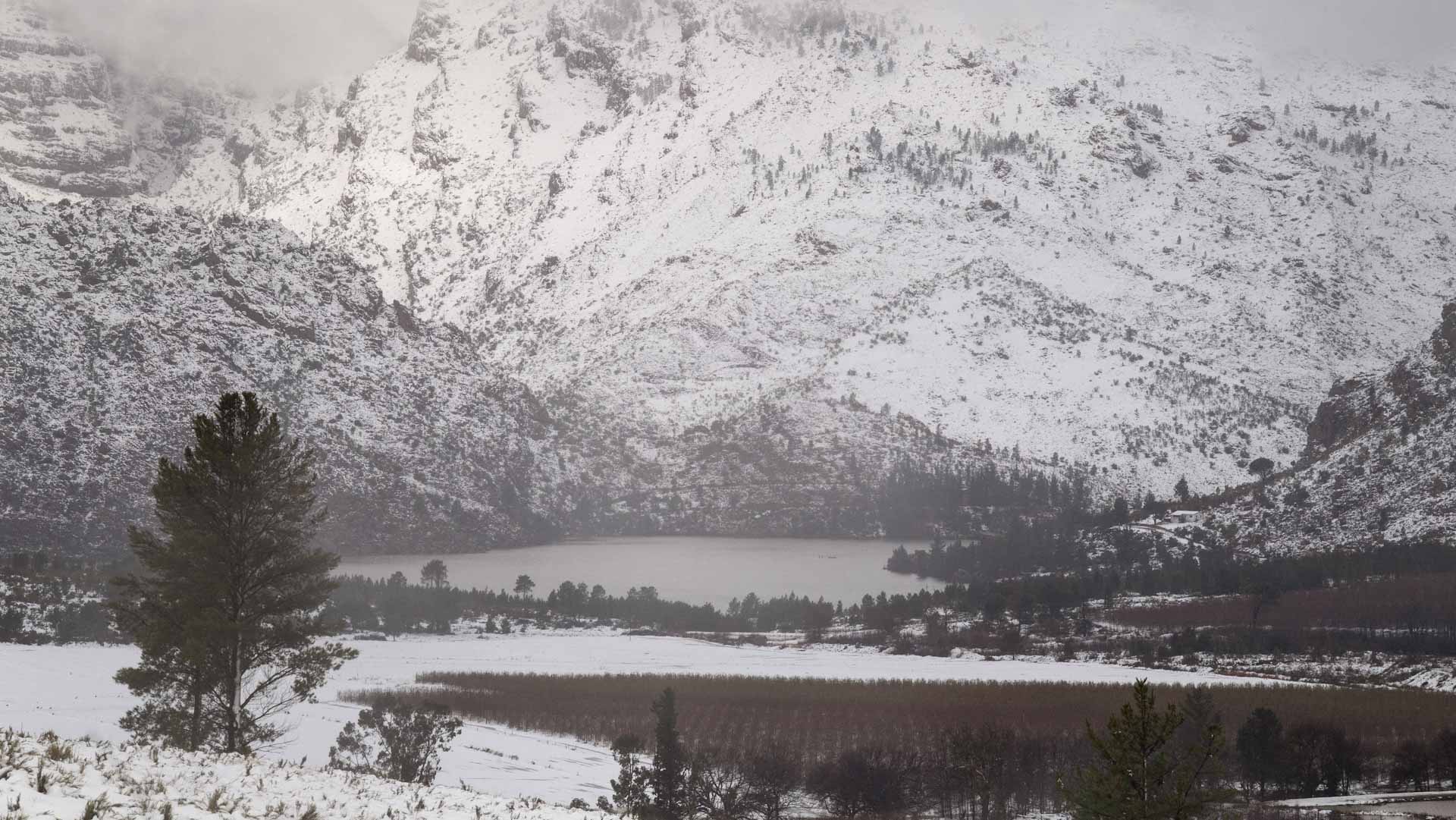 Heavy snowfall in S.Africa causes major disruption