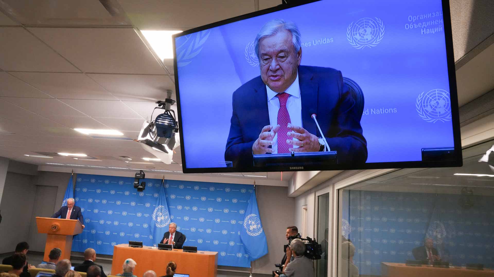 غوتيريش يبحث مع مادورو "انتهاكات الحقوق" في فنزويلا 