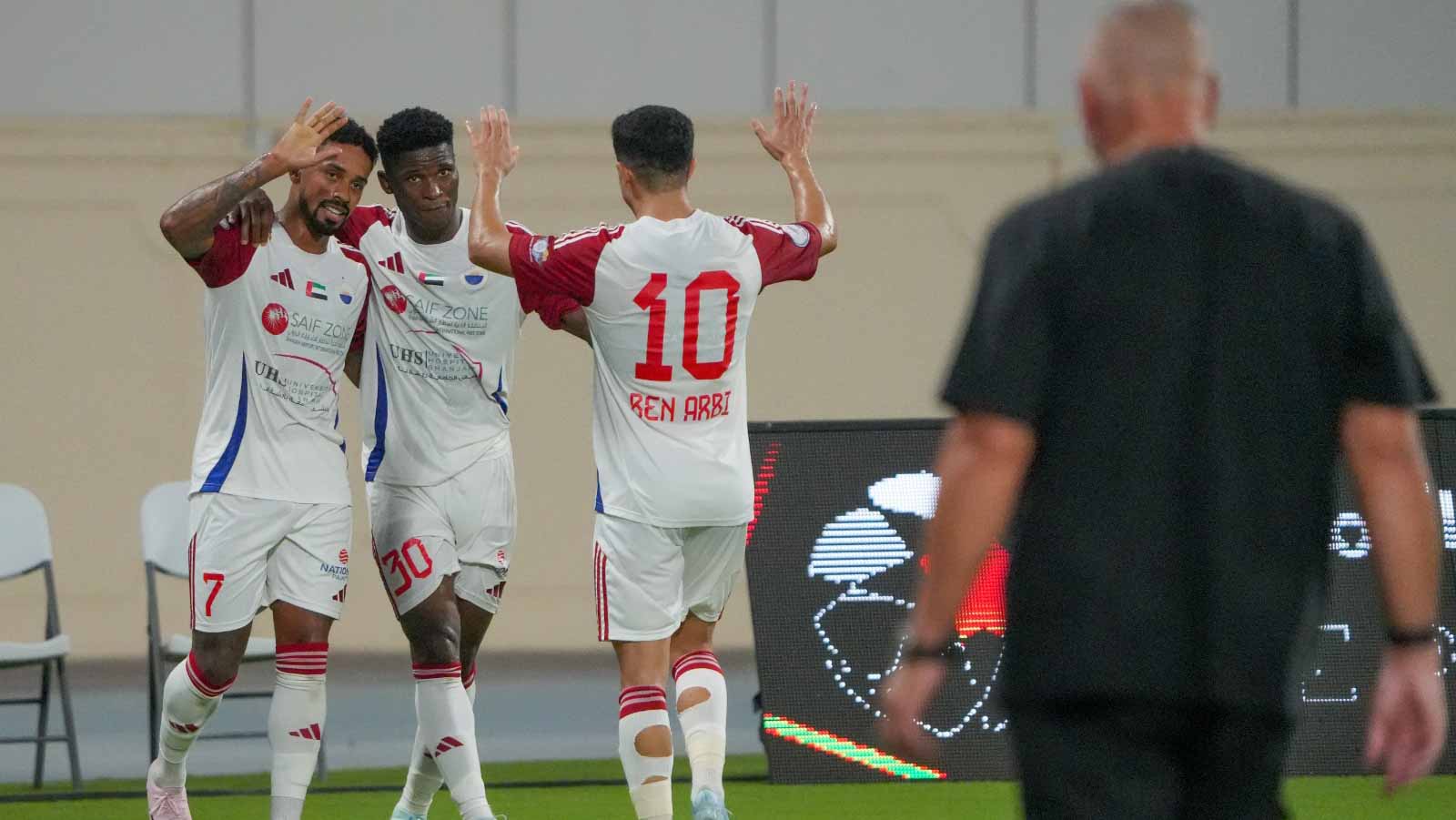 الشارقة يكتسح الجزيرة برباعية نظيفة في دوري أدنوك للمحترفين