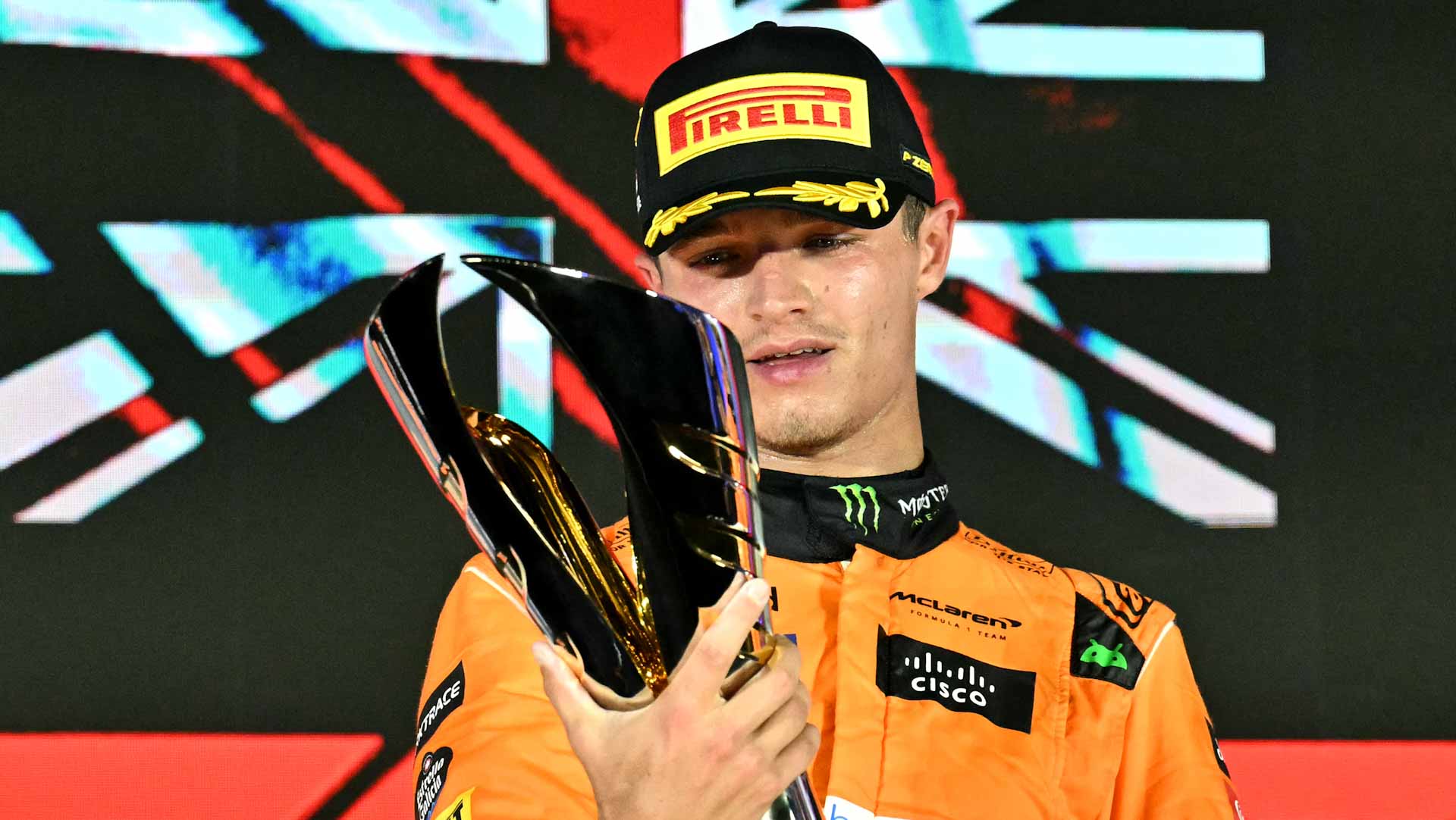 Motor racing-Norris takes dominant win in Singapore 