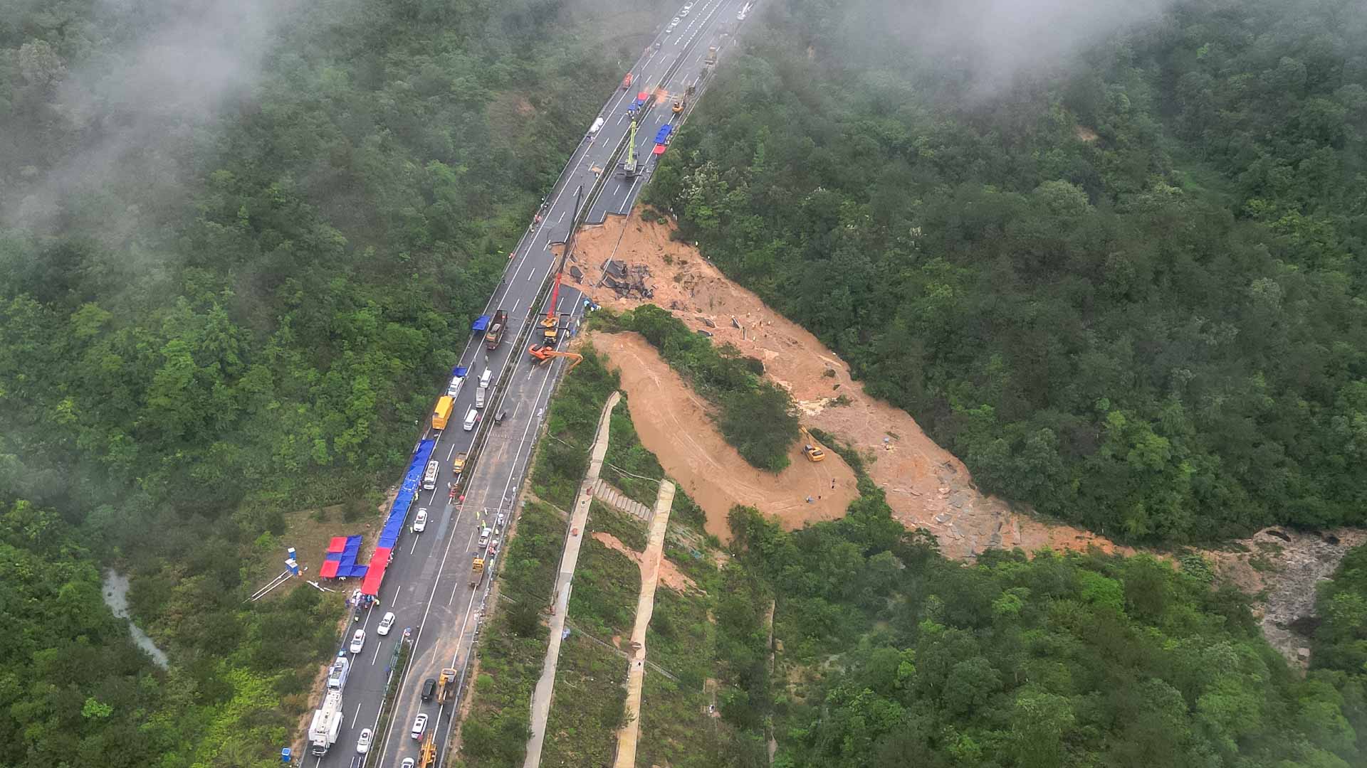 في وسط الصين.. حادث سير مميت ينهي حياة 6 ويصيب 7 بجروح