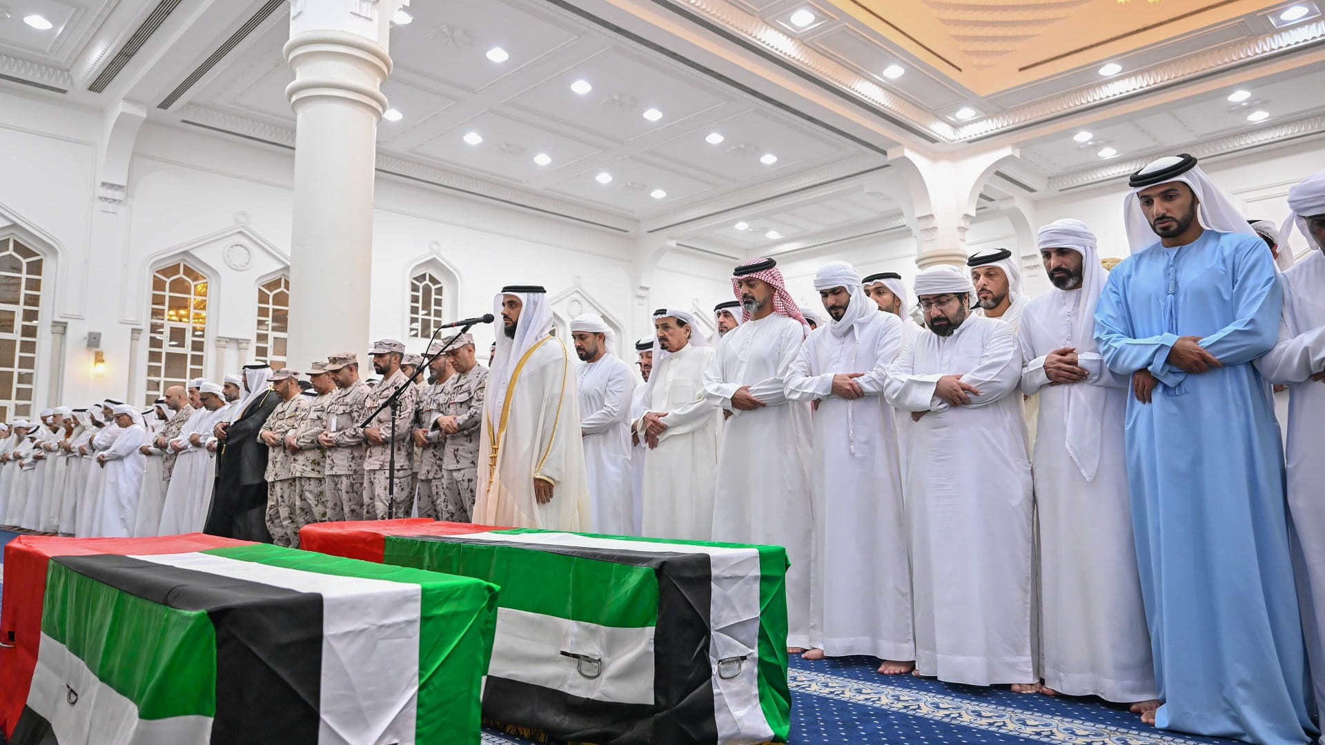 حاكم عجمان يصلي الجنازة على جثماني شهيدي الوطن البلوشي والطنيجي 