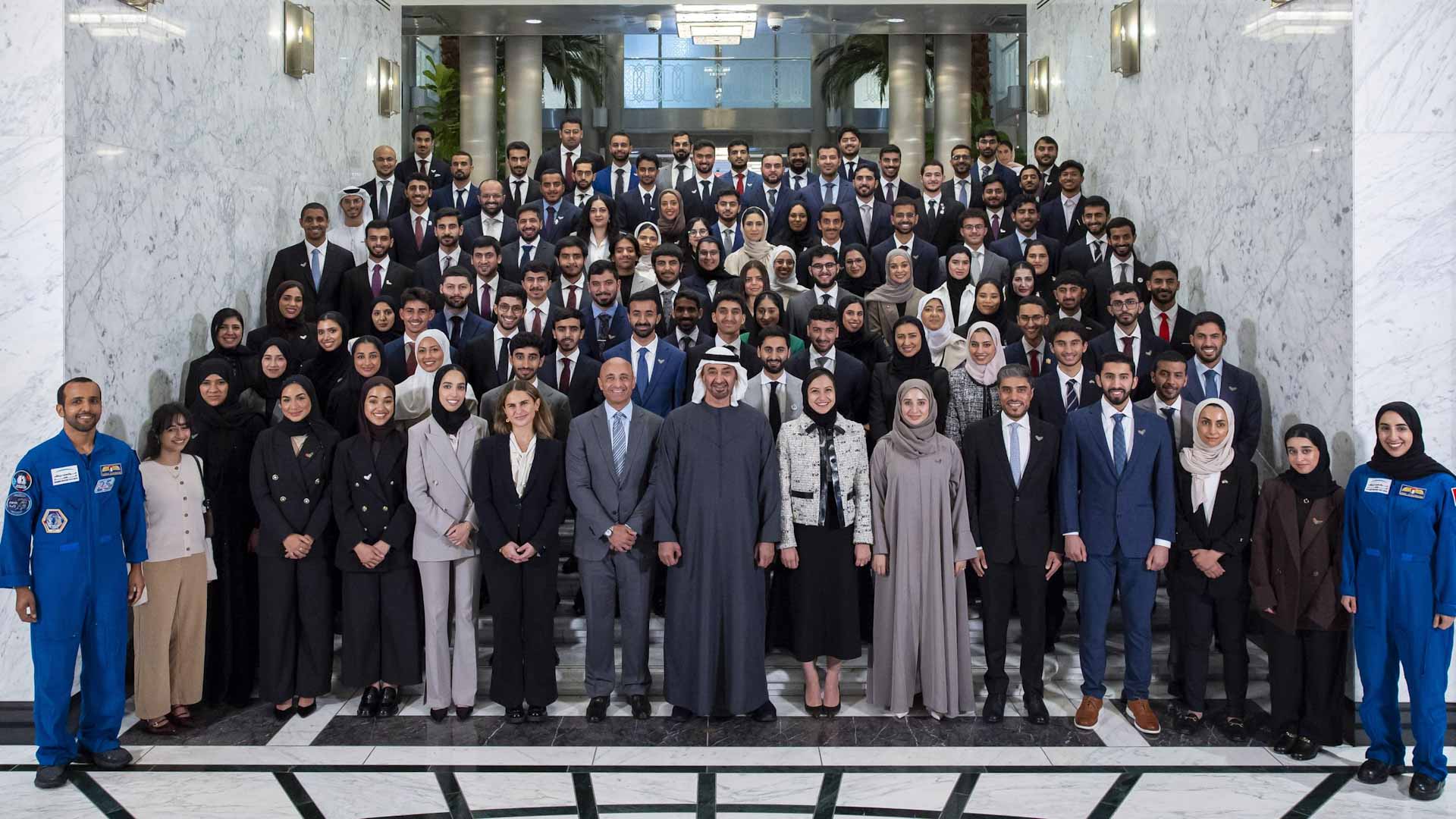 UAE President meets with Emirati students in Washington 
