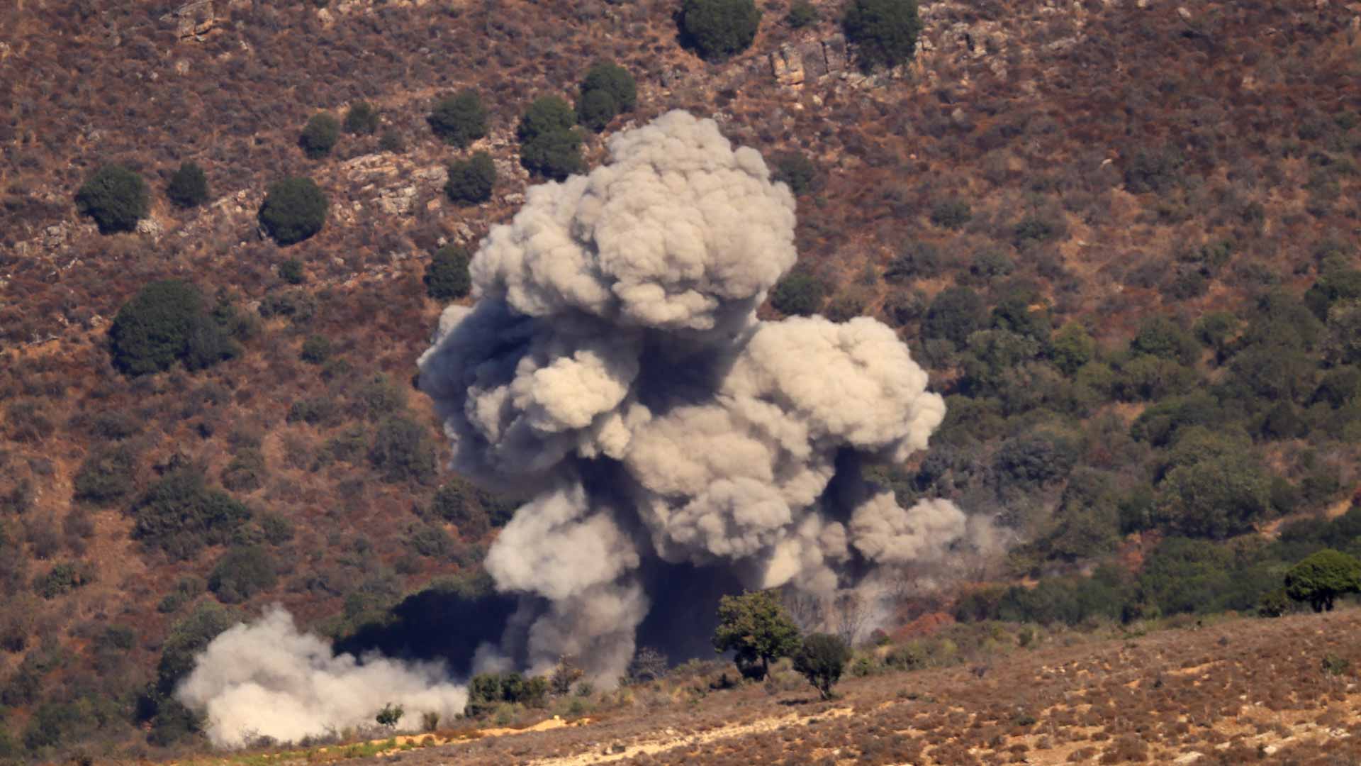 لليوم الثالث على التوالي.. إسرائيل تشن غارات جديدة على جنوب لبنان 