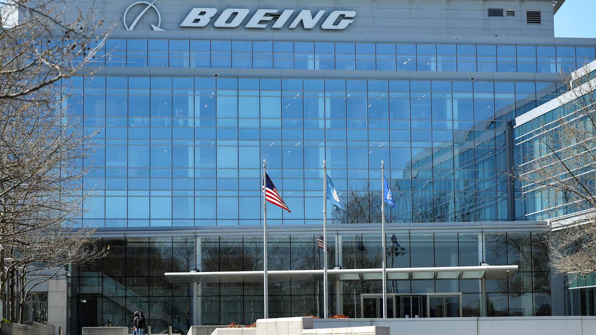 بزيادة 30%.. بوينغ تمنح العمال المضربين مهلة إضافية لدراسة عرضها 