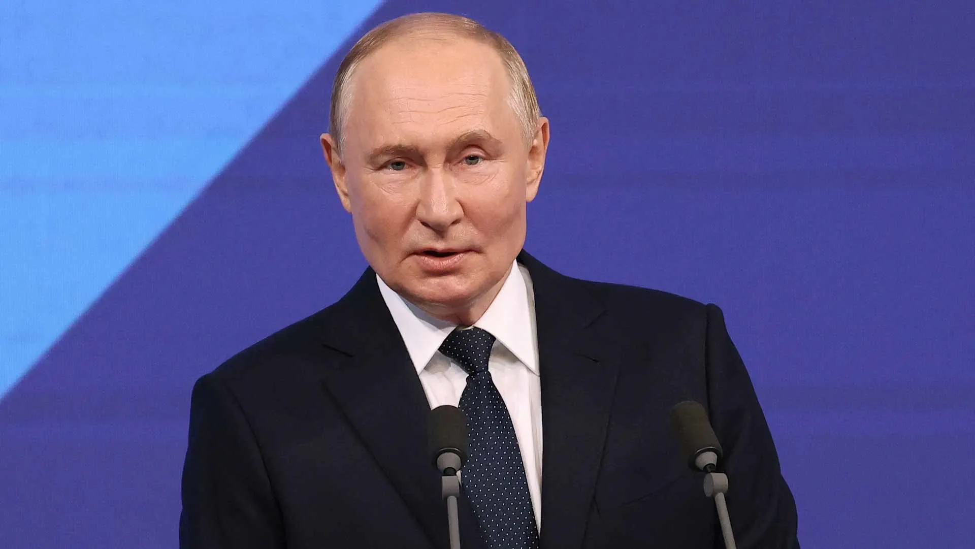 بوتين: روسيا ستنظر في إمكان استخدام السلاح النووي 