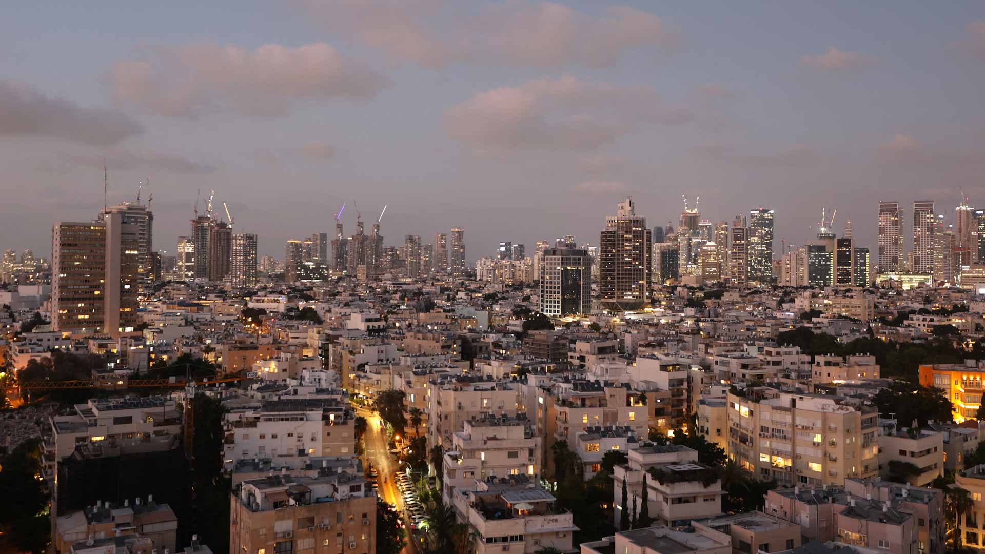 الجيش الإسرائيلي: صفارات الإنذار تدوي في تل أبيب والمناطق الوسطى 