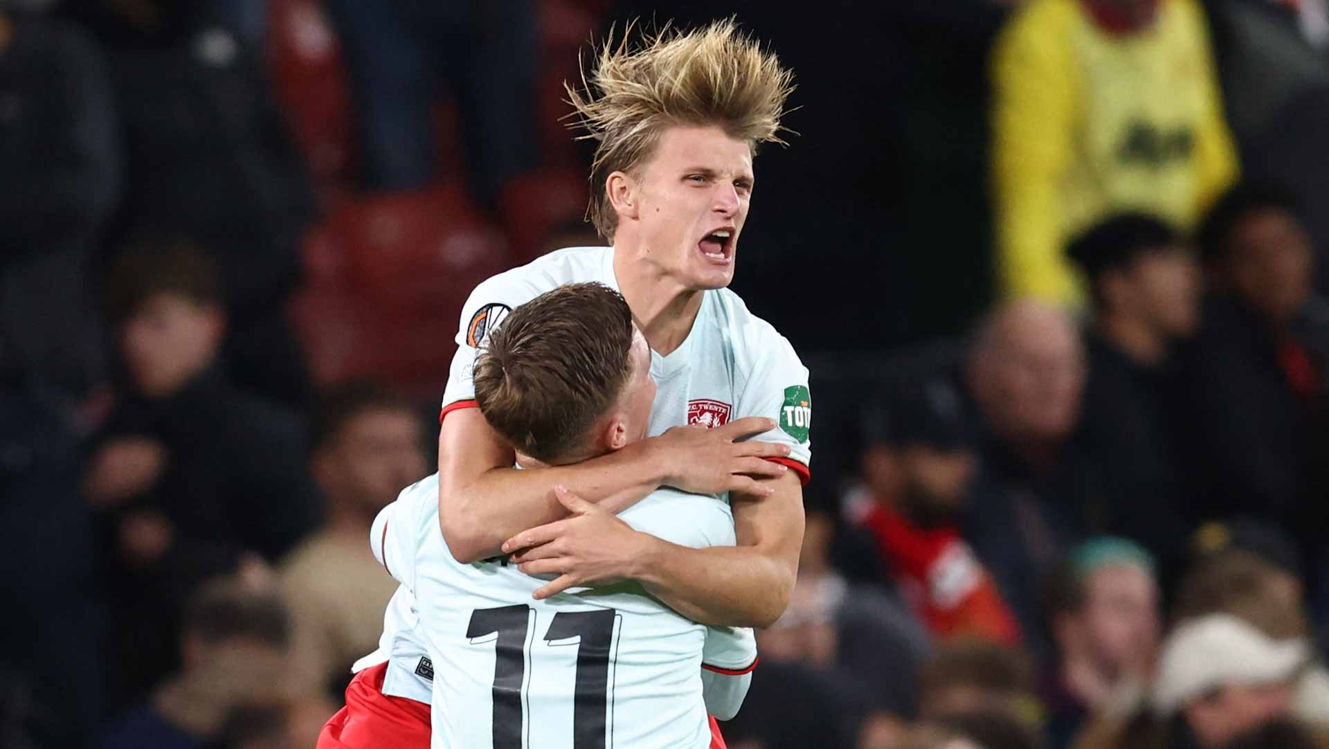 مانشستر يونايتد يتعادل مع تفينتي آنشخيده في الدوري الأوروبي