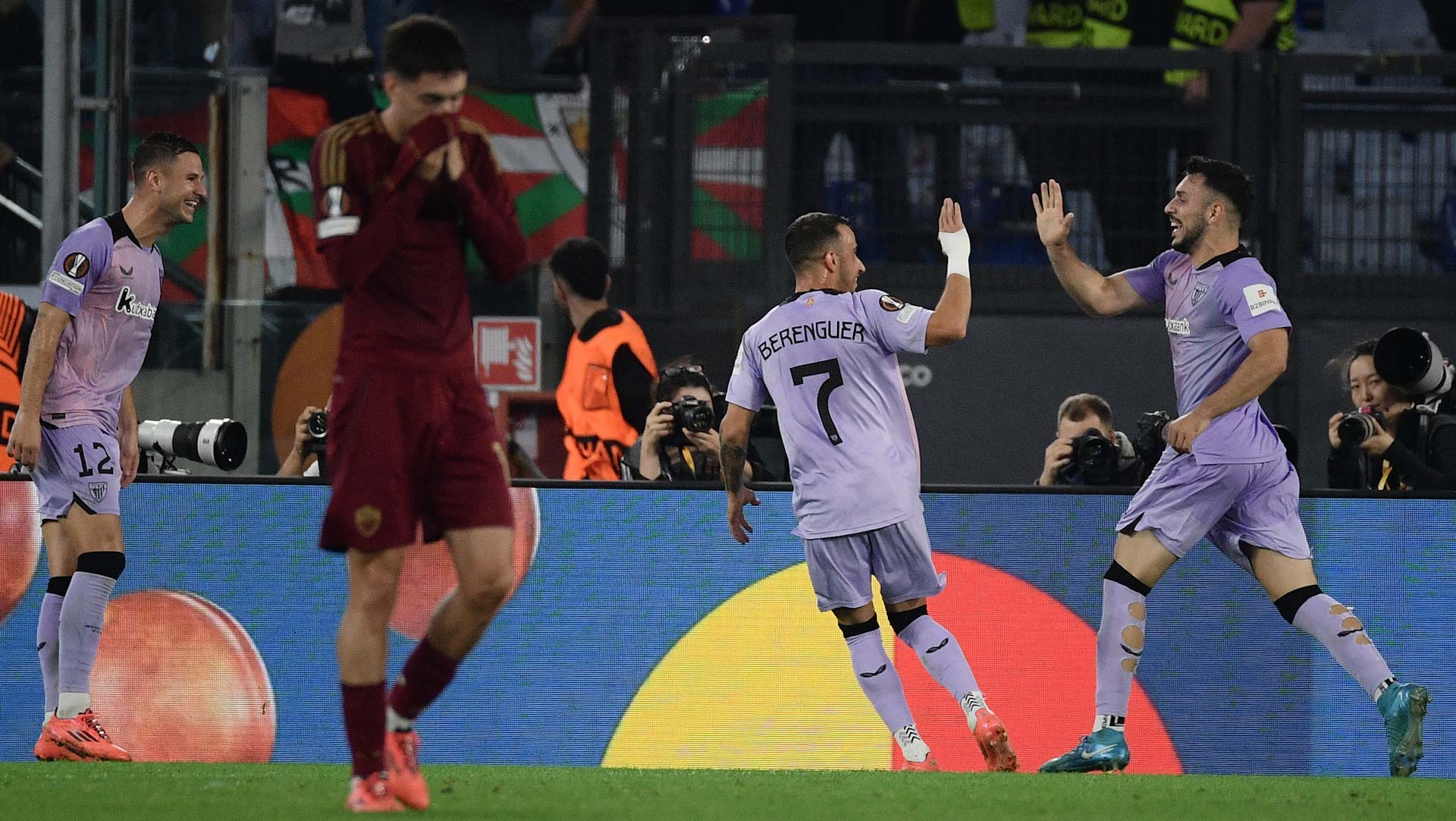 Roma held to draw by Bilbao, Spurs game delayed 