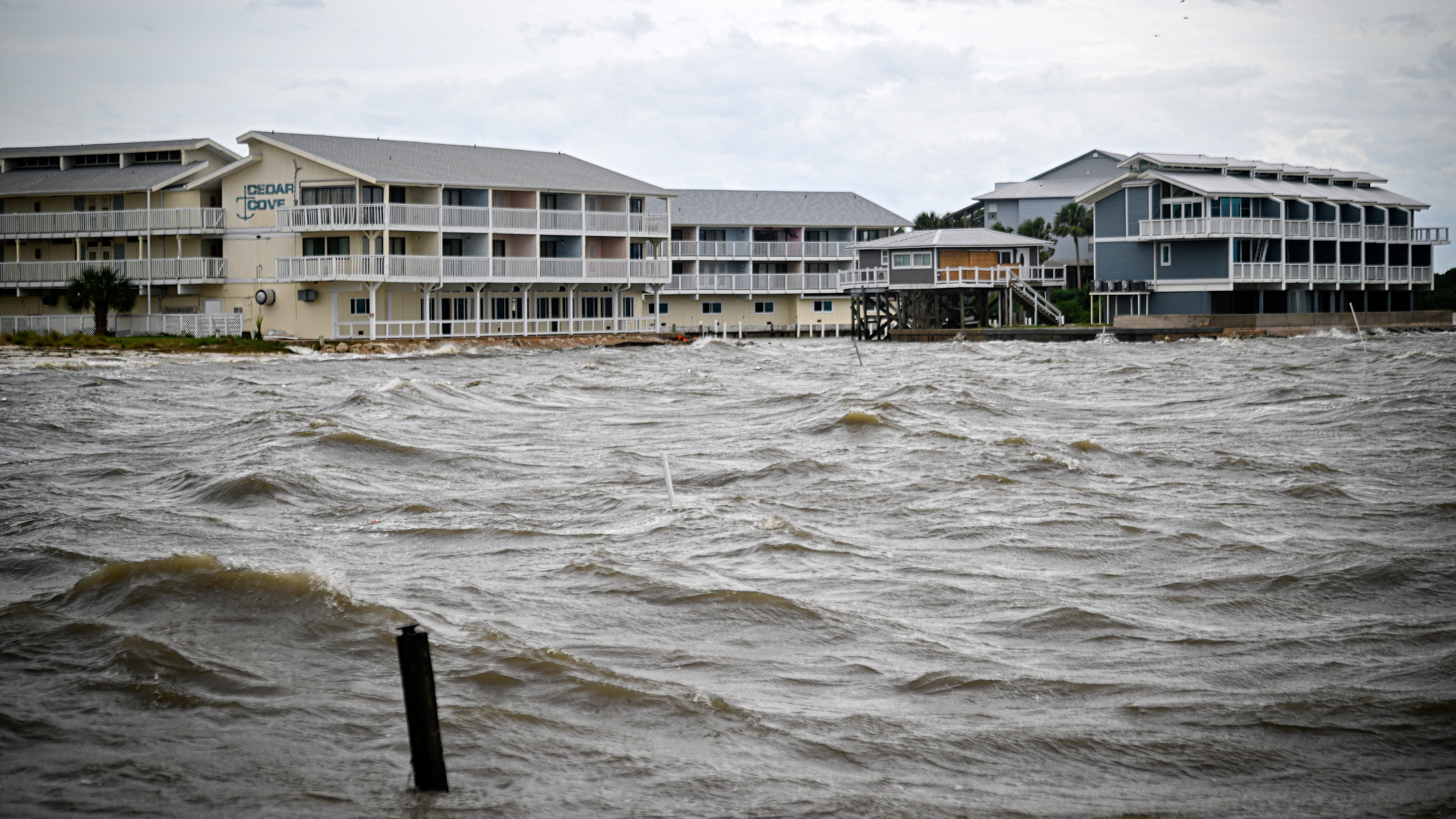Hurricane leaves millions without power, 4 dead in southeast US